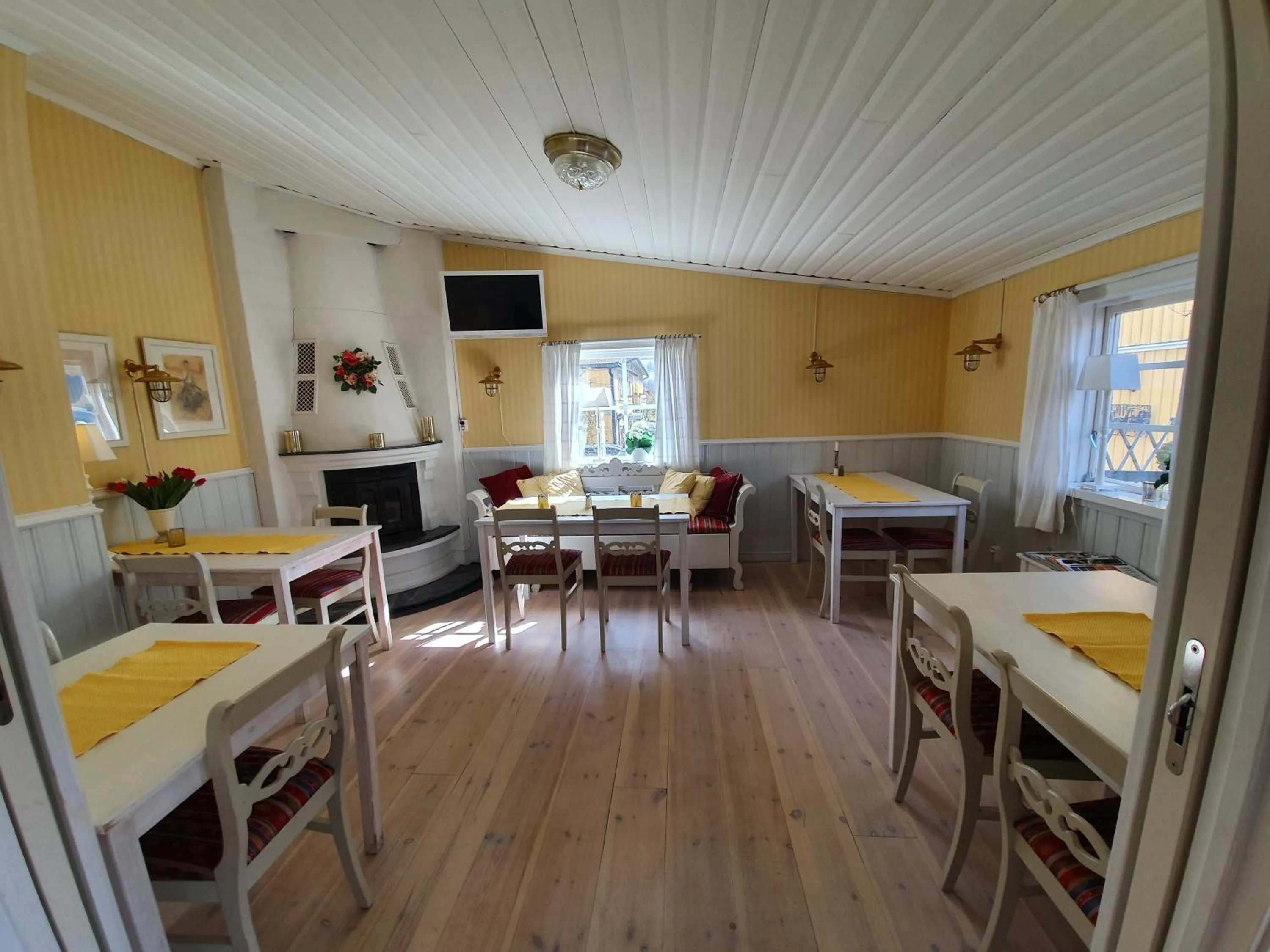 Dining area in Gårdshotell Klockargården Öregrund