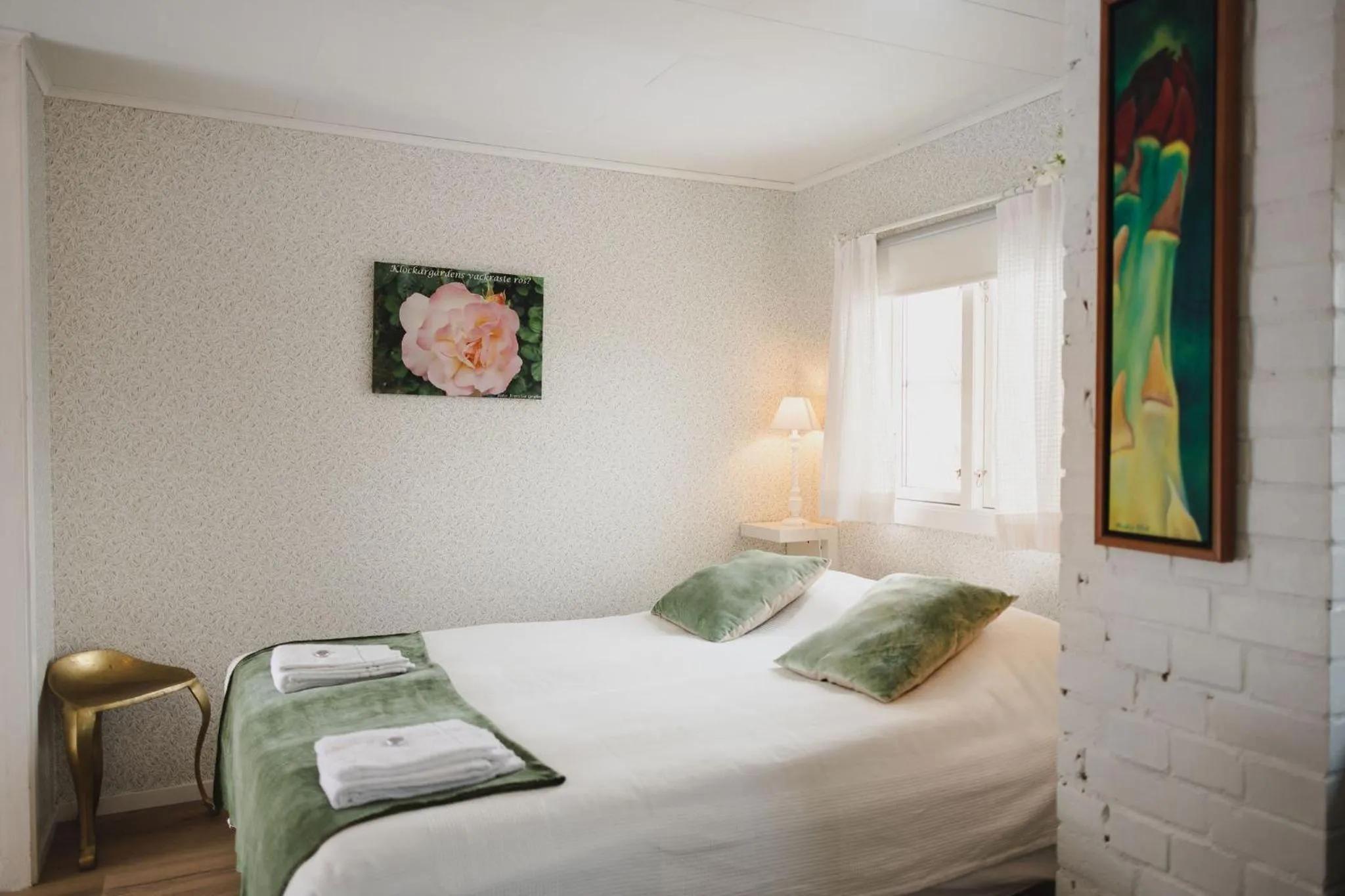 Bed in Gårdshotell Klockargården Öregrund