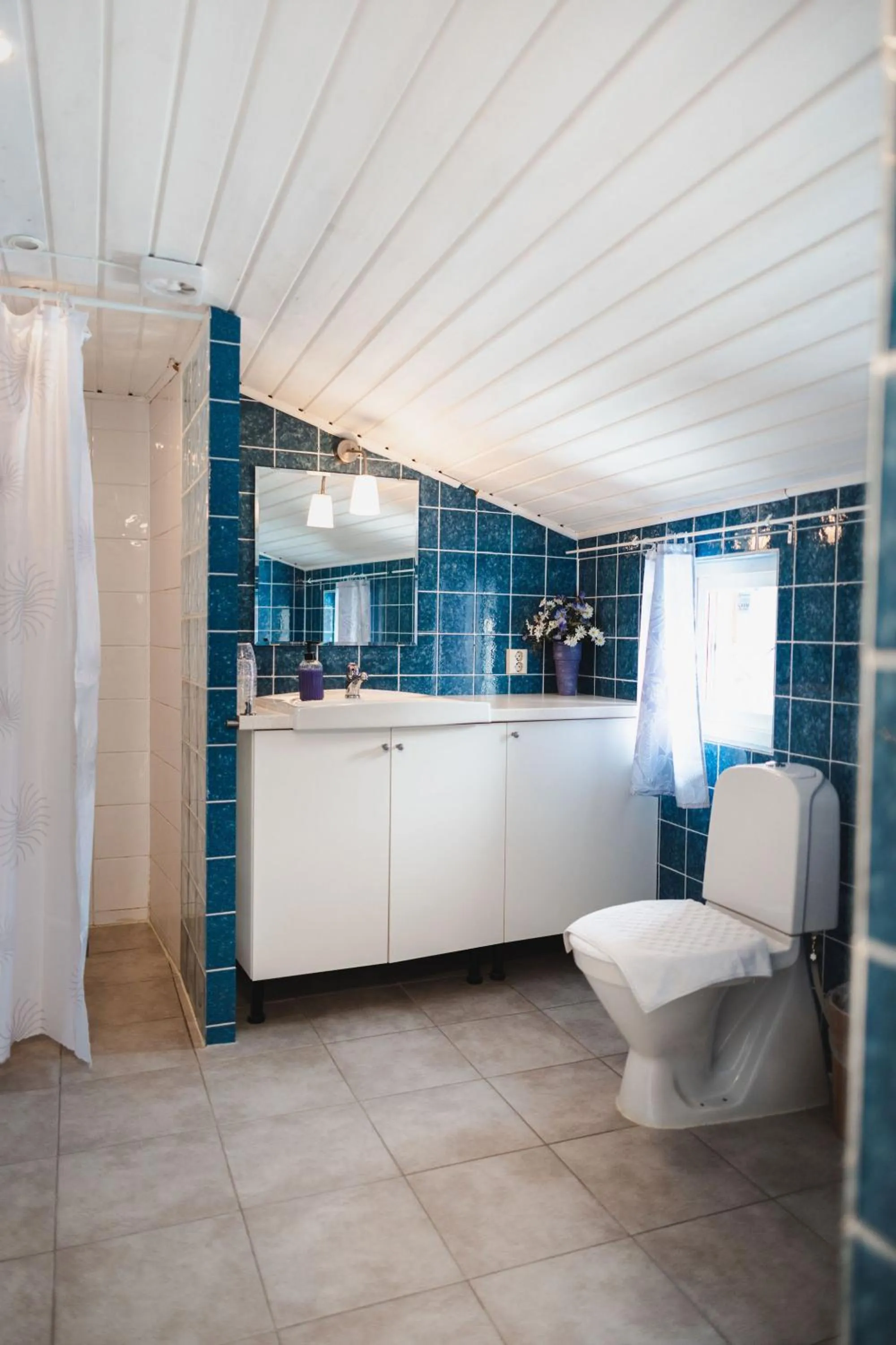 Toilet in Gårdshotell Klockargården Öregrund