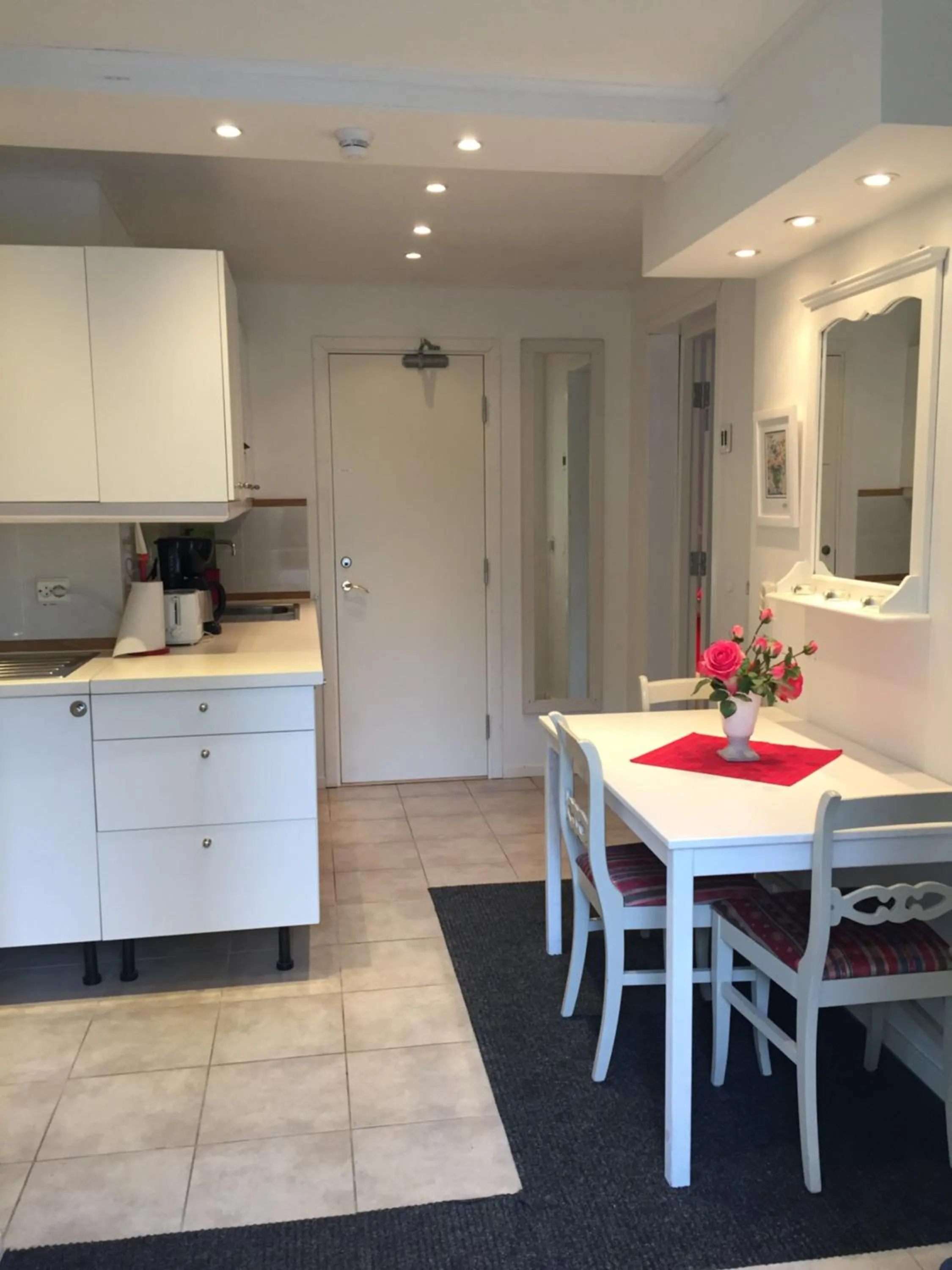 Kitchen or kitchenette in Gårdshotell Klockargården Öregrund