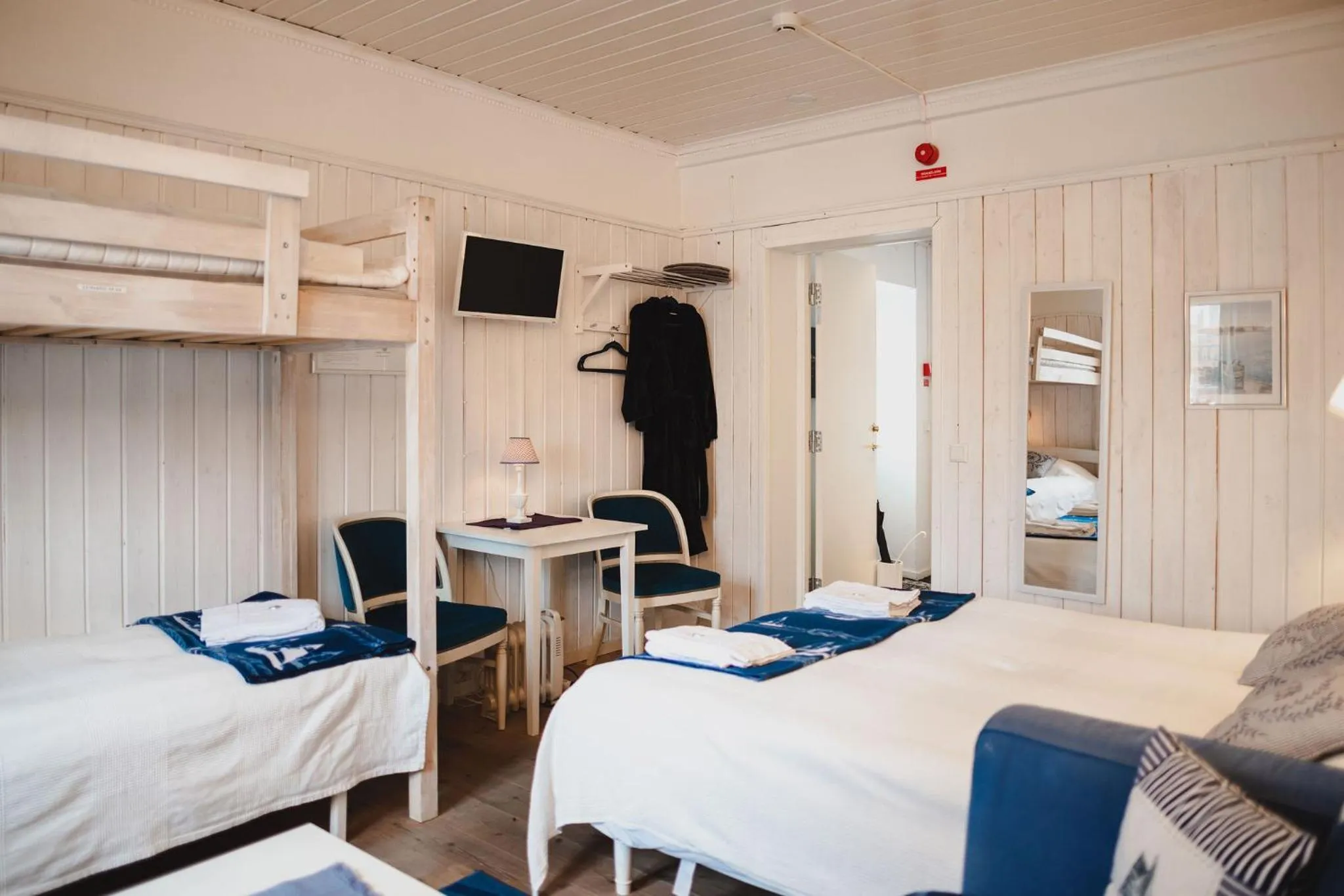 Bed in Gårdshotell Klockargården Öregrund