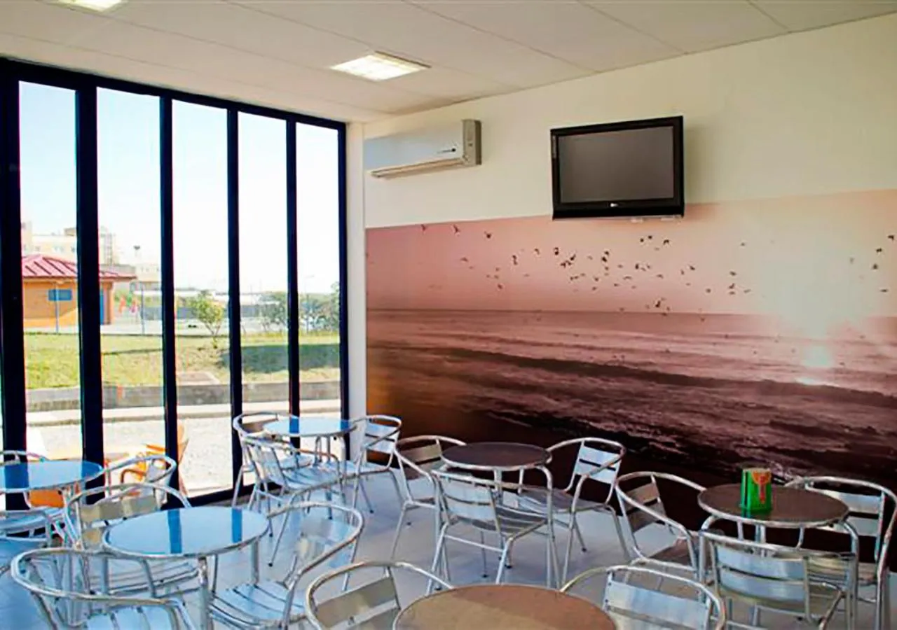 Communal lounge/ TV room in Parque de Campismo Orbitur Canidelo