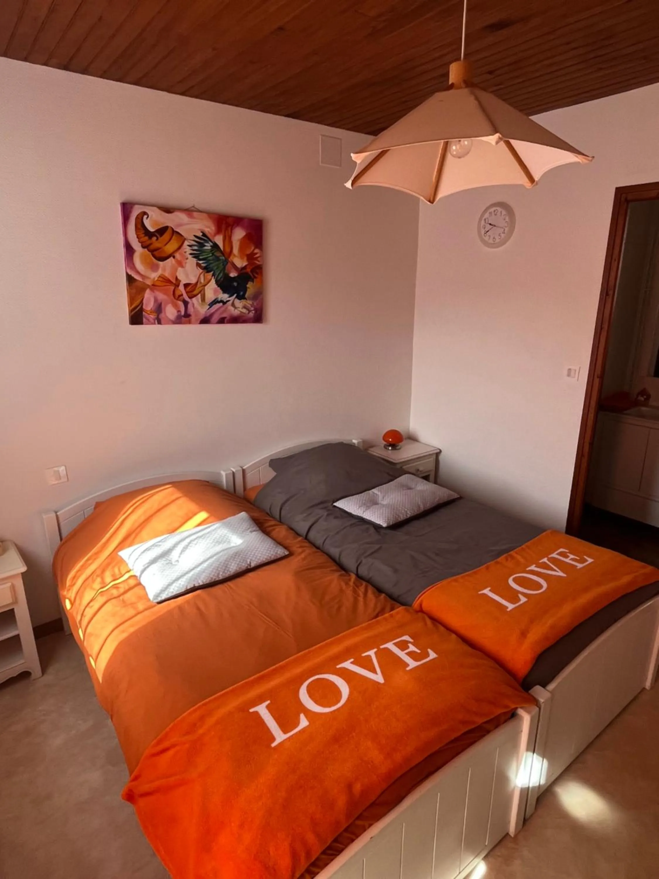 Photo of the whole room, Bed in Le Domaine de L'étang de Sandanet