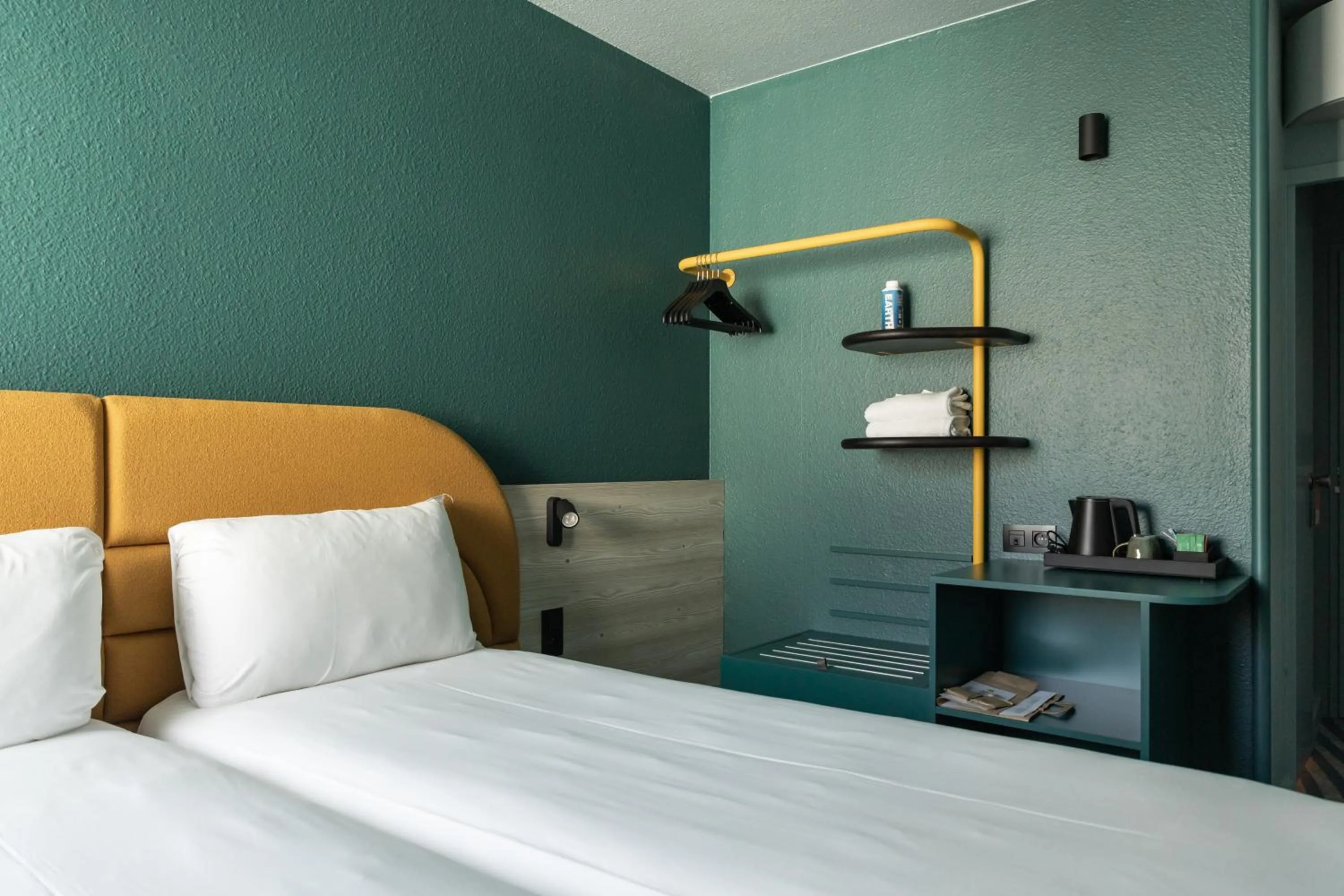 Bedroom, Bed in ibis Styles Brugge Centrum