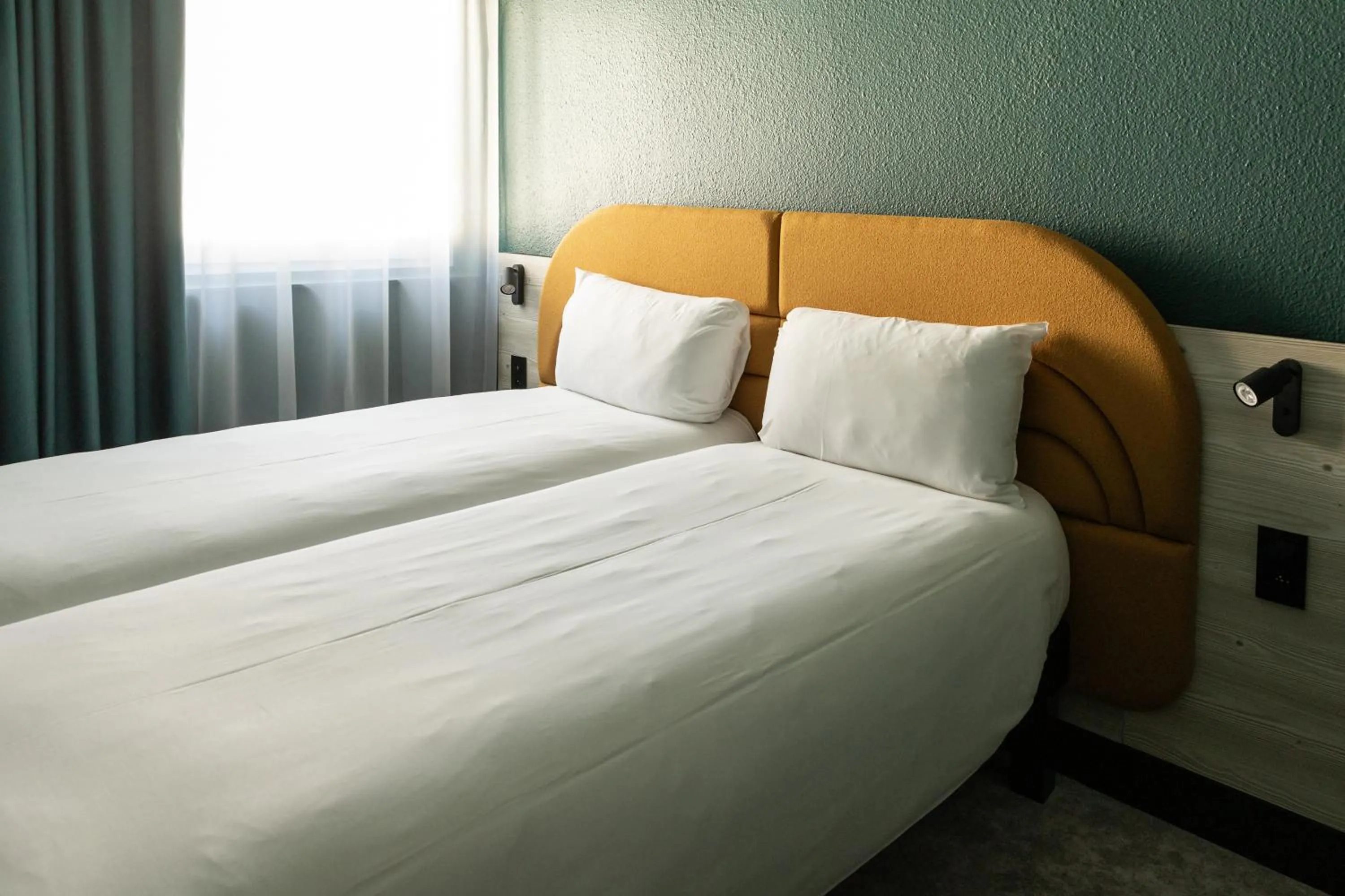 Bedroom, Bed in ibis Styles Brugge Centrum