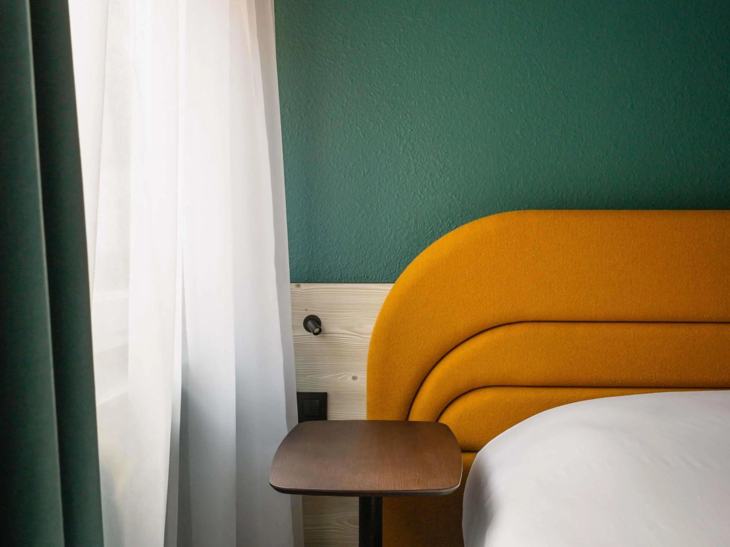 Bedroom, Bed in ibis Styles Brugge Centrum