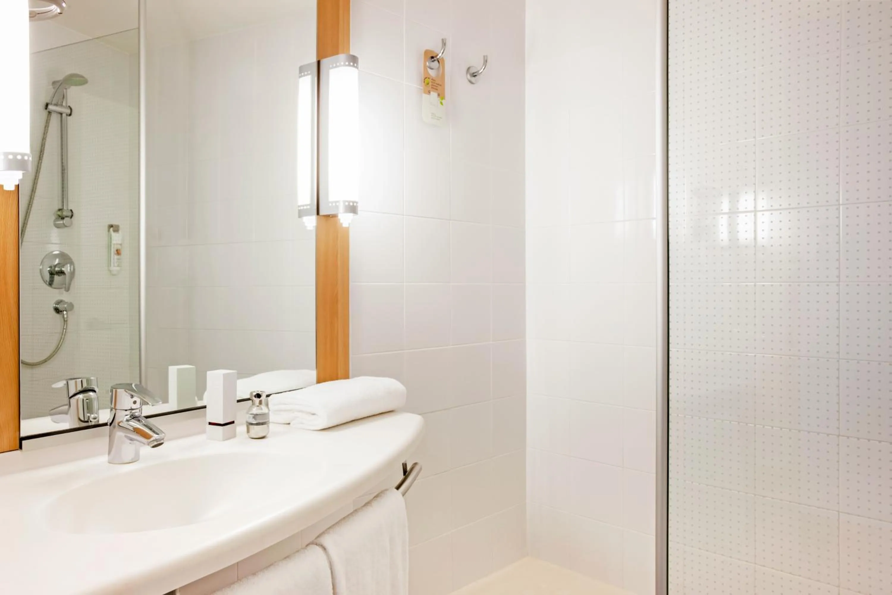 Bathroom in ibis Charleroi Airport Brussels South