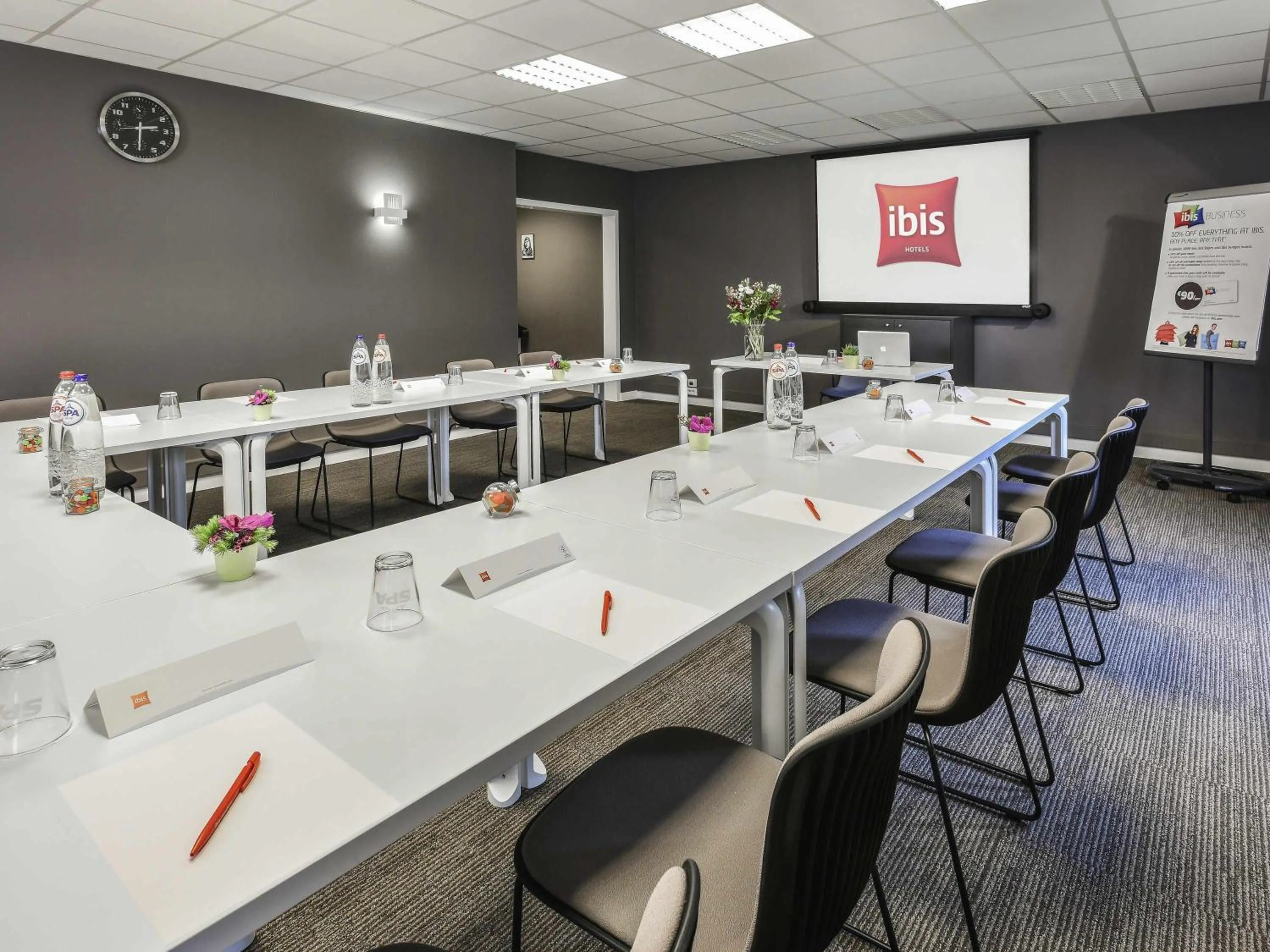 Meeting/conference room in ibis Charleroi Airport Brussels South