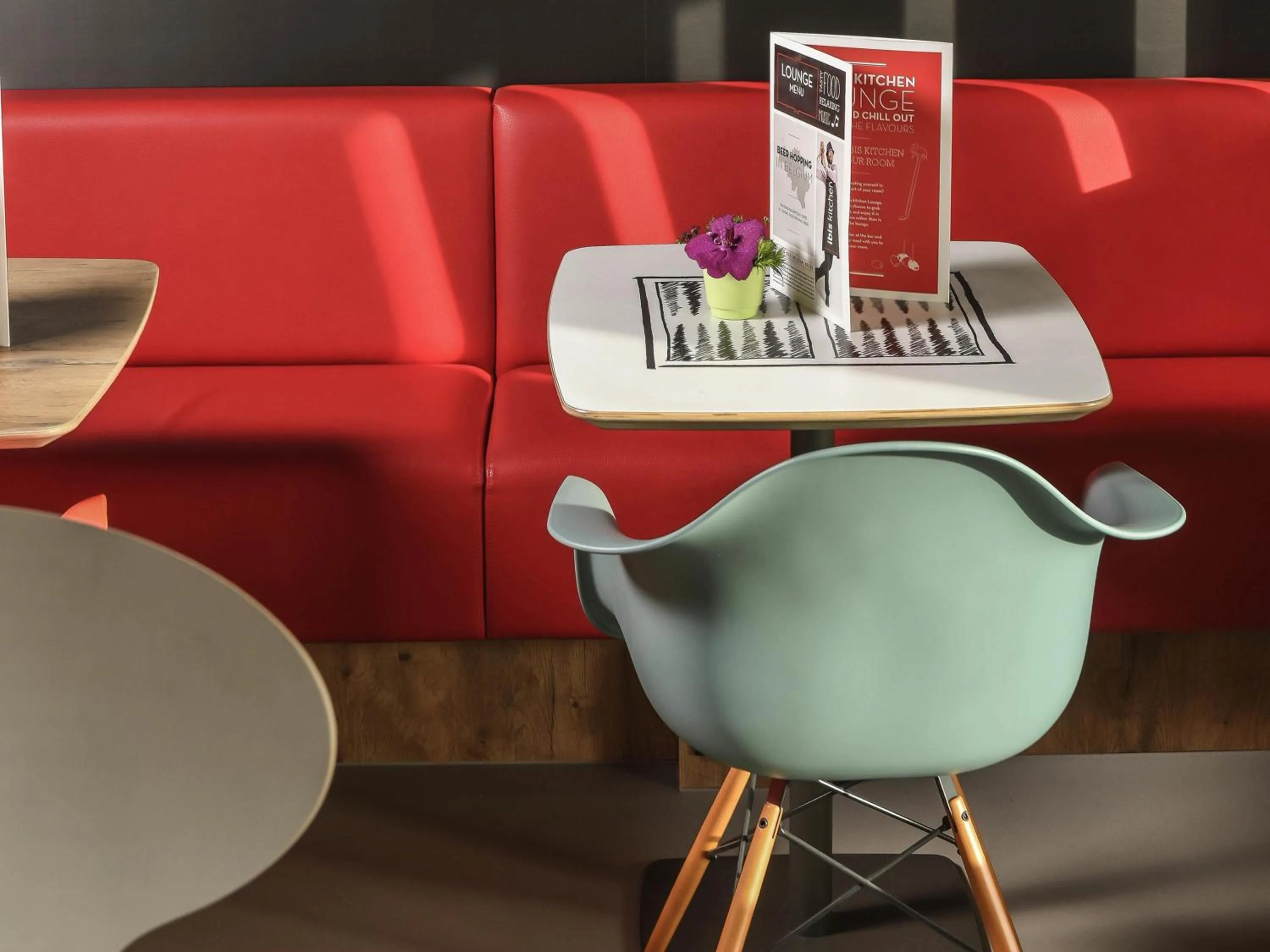 Lounge or bar in ibis Charleroi Airport Brussels South