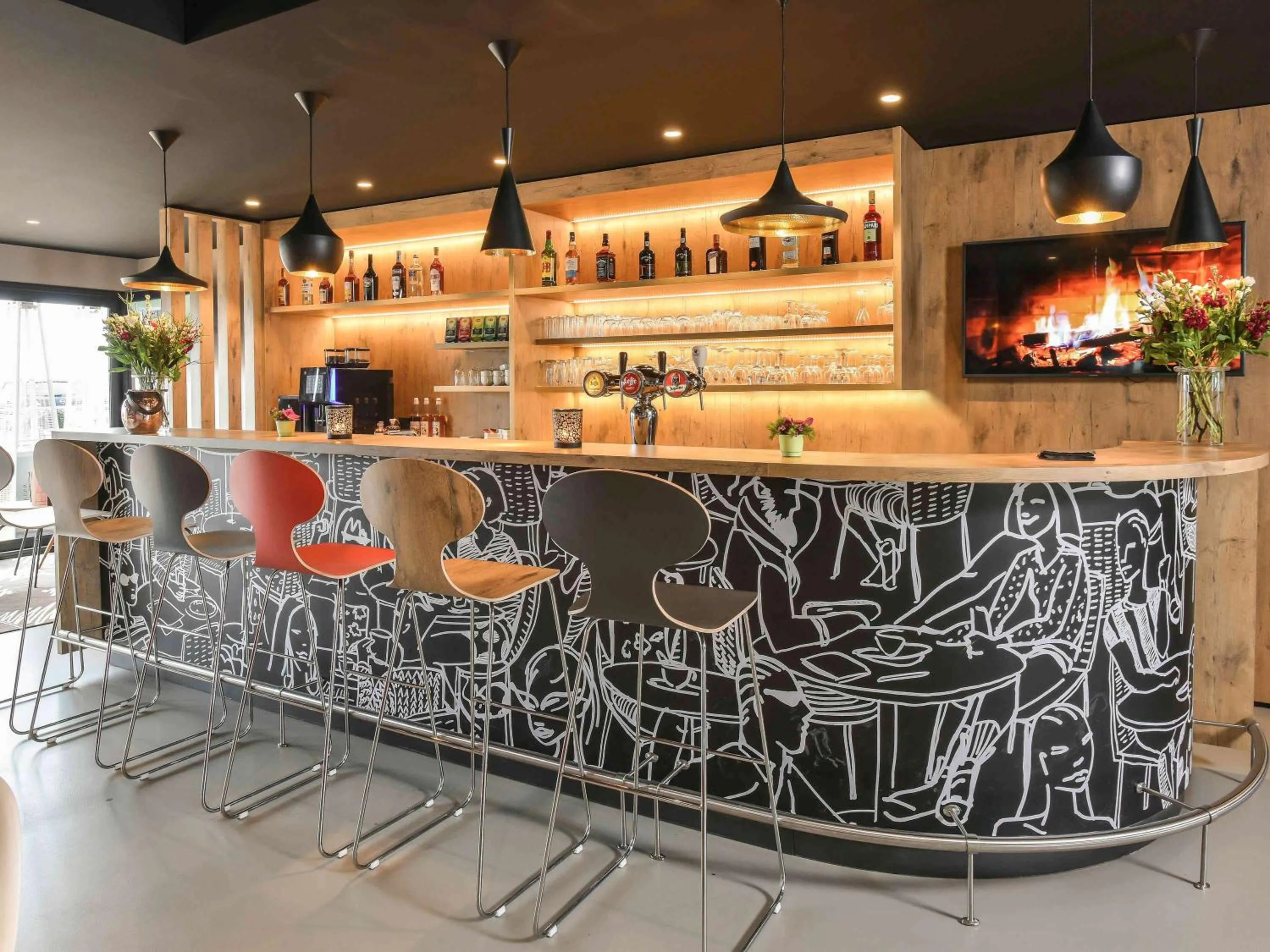 Lounge or bar in ibis Charleroi Airport Brussels South