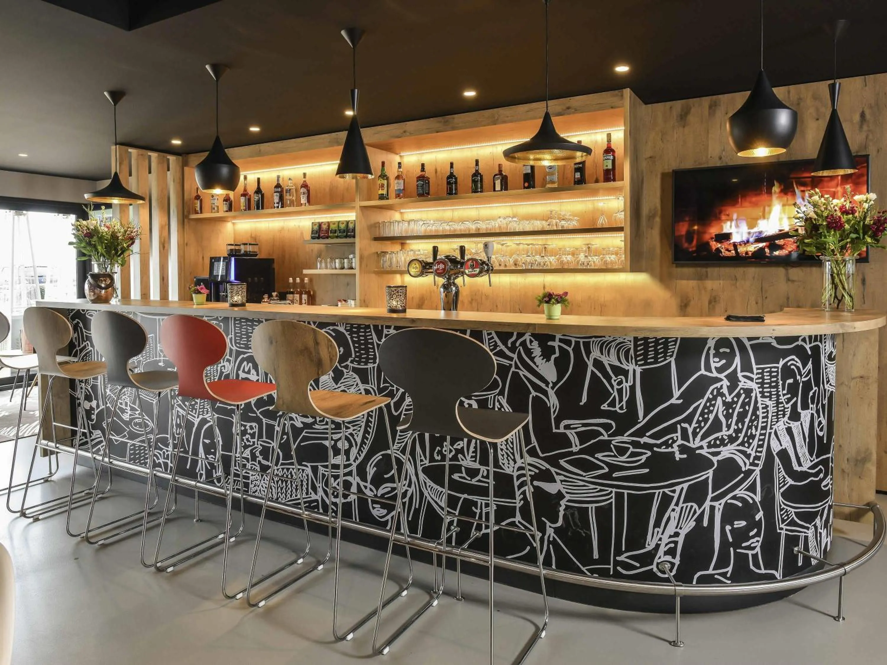 Lounge or bar in ibis Charleroi Airport Brussels South