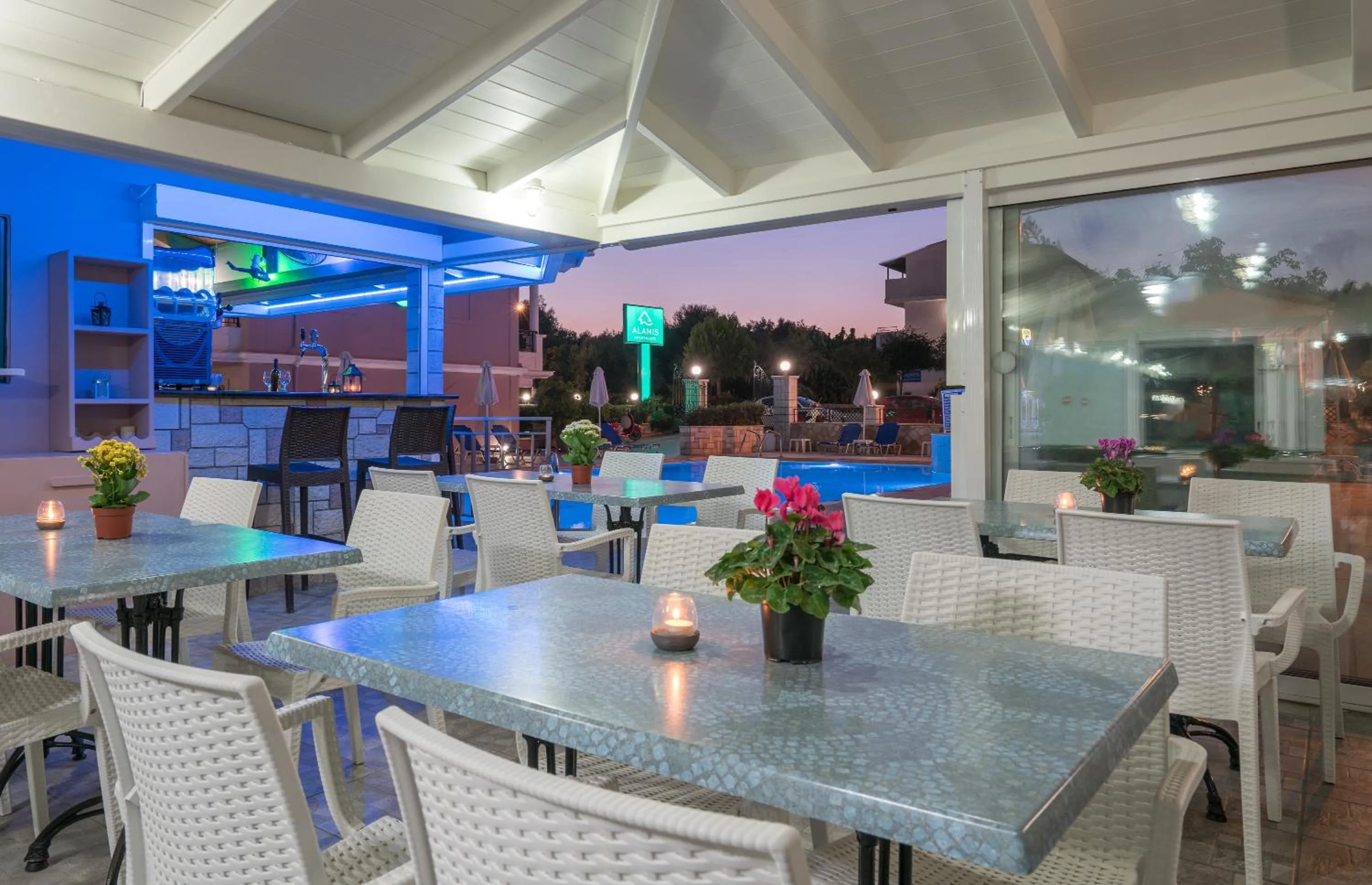 Restaurant/places to eat in Alamis Hotel & Apartments