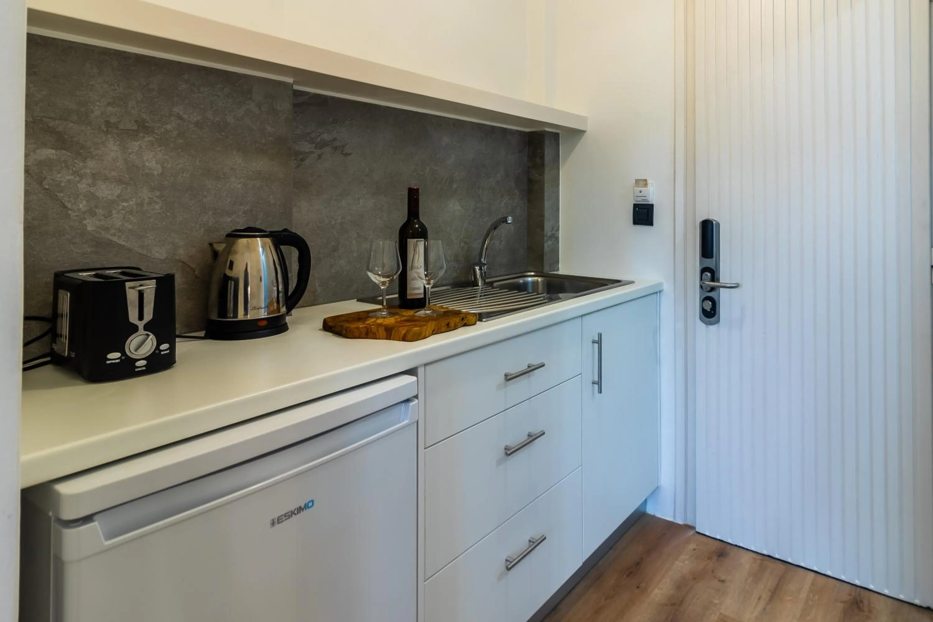 Kitchen or kitchenette in Alamis Hotel & Apartments
