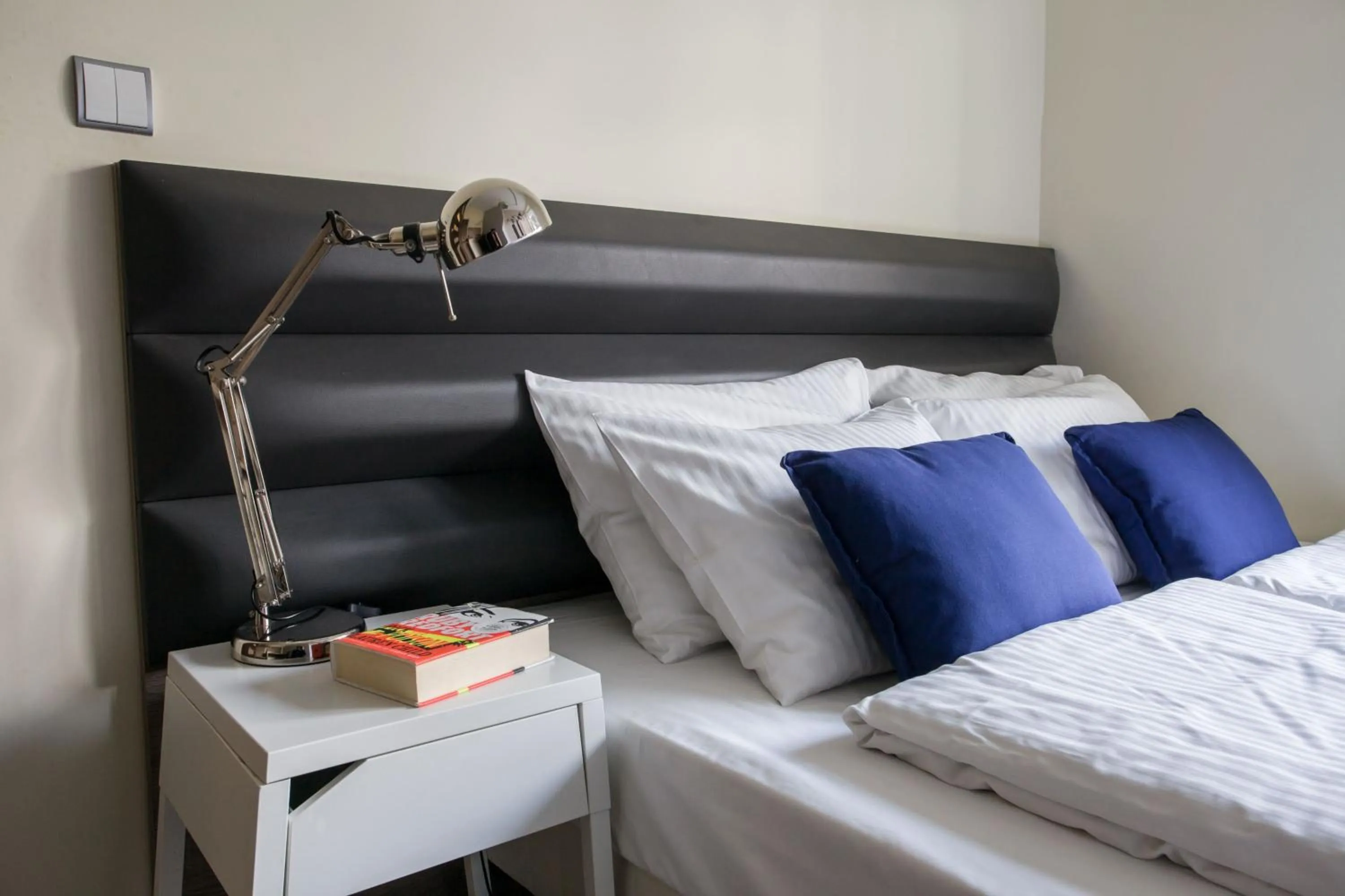 Bed in Yourplace M57 Apartments