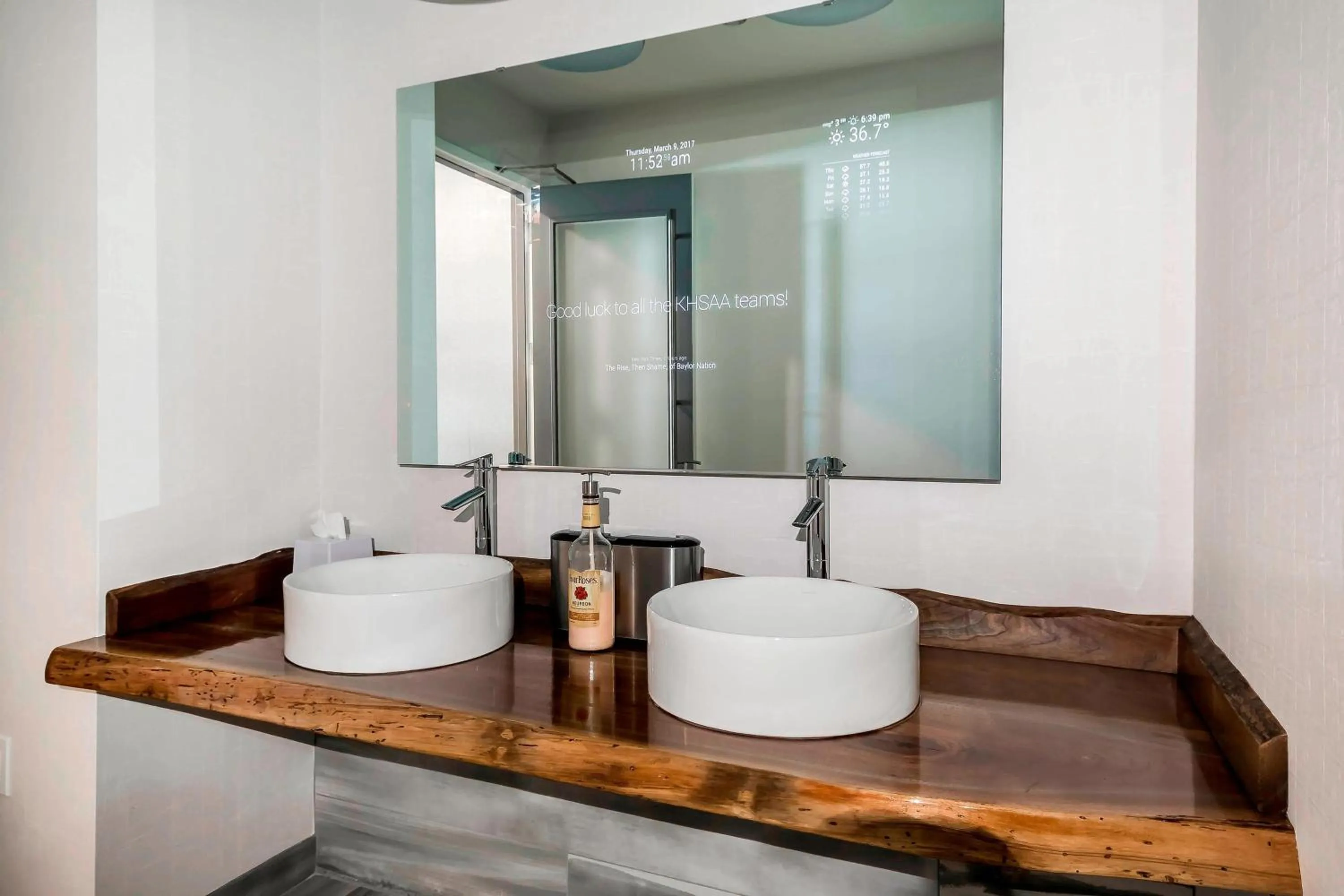 Lobby or reception in Aloft Newport on the Levee