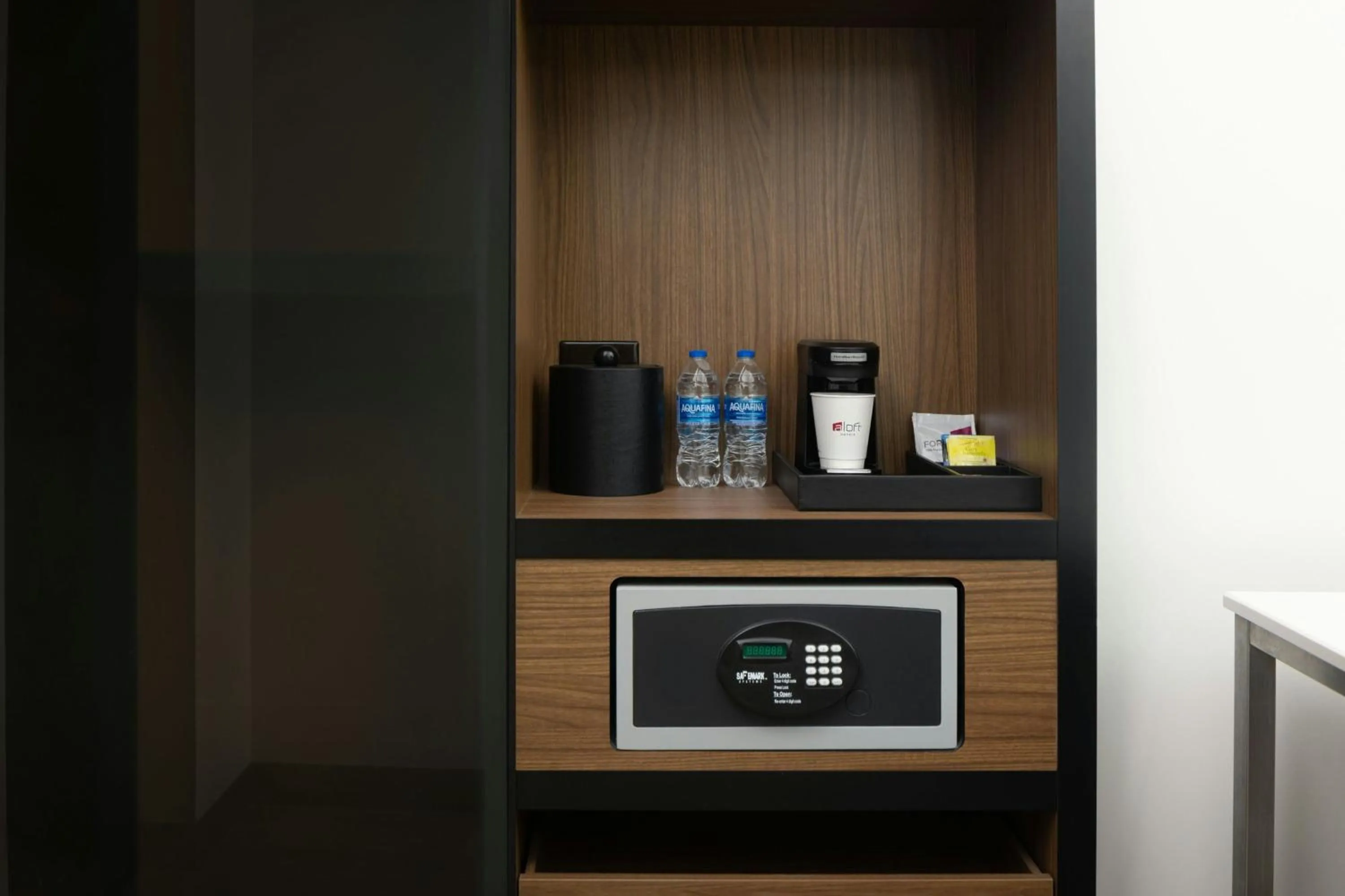 Photo of the whole room in Aloft Wichita