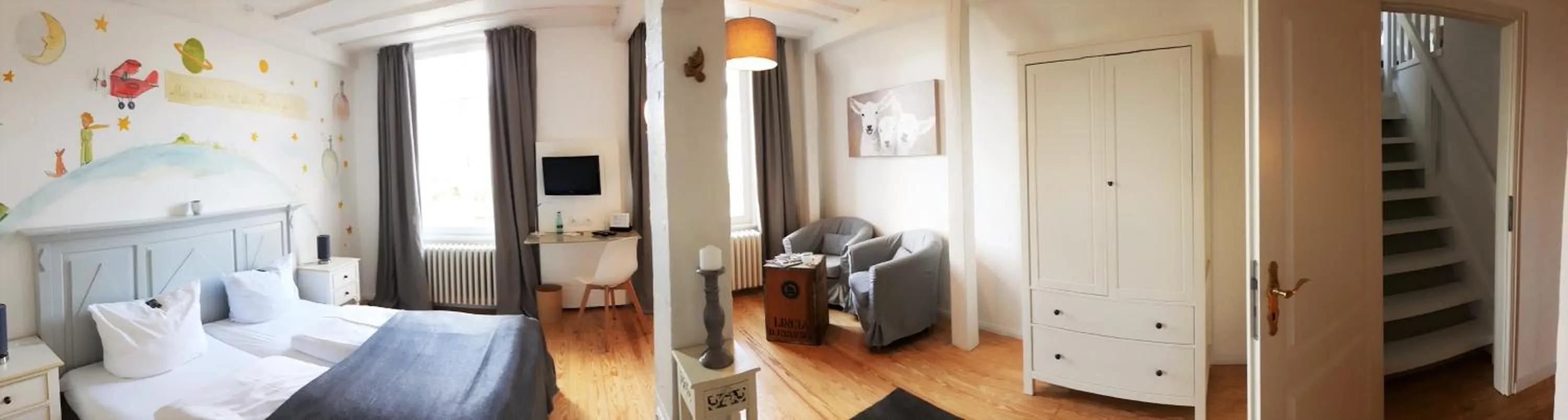 Photo of the whole room, Bed in Landsitzhotel und Seminarium Peterhof