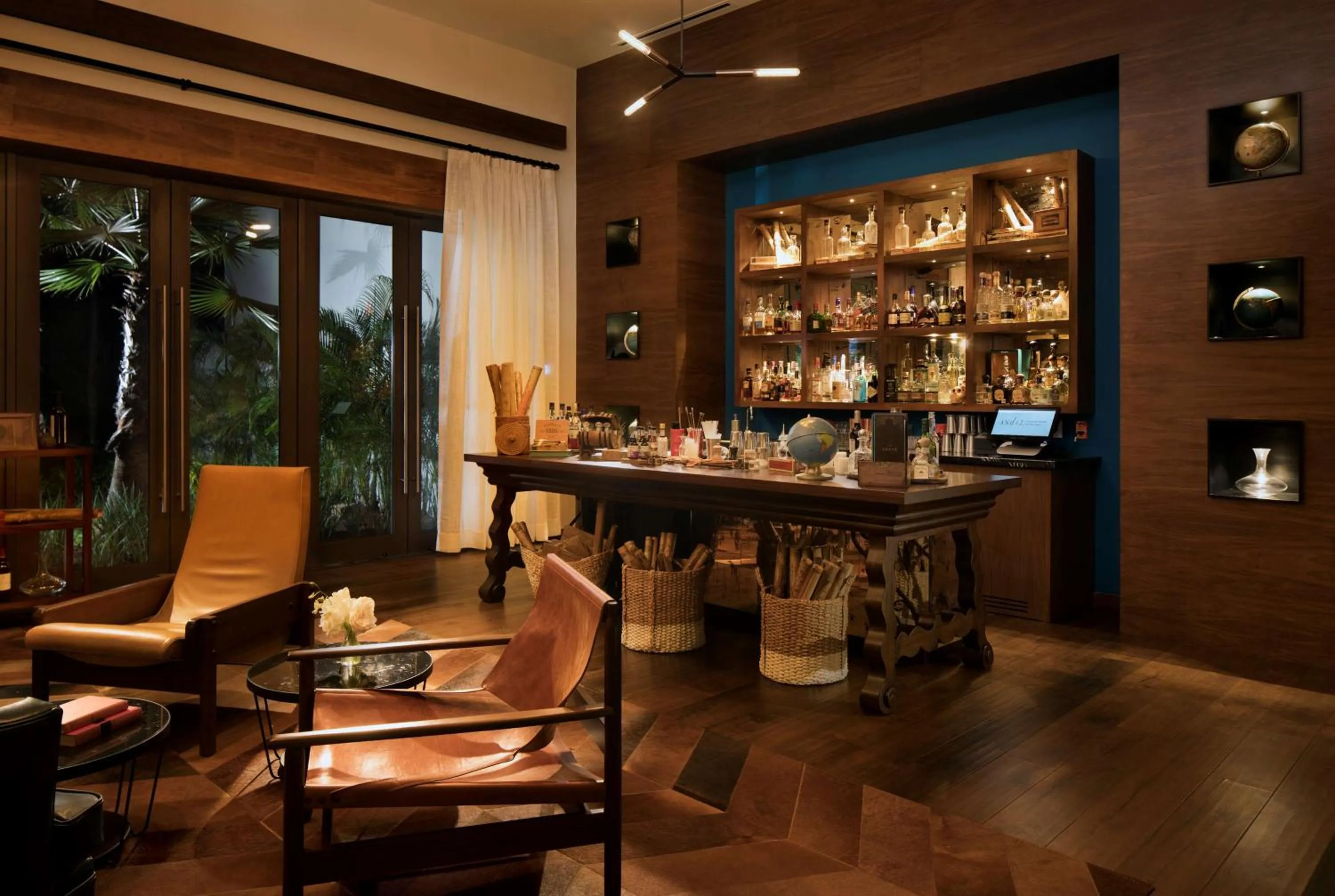 Lounge or bar in Andaz Mayakoba - a concept by Hyatt