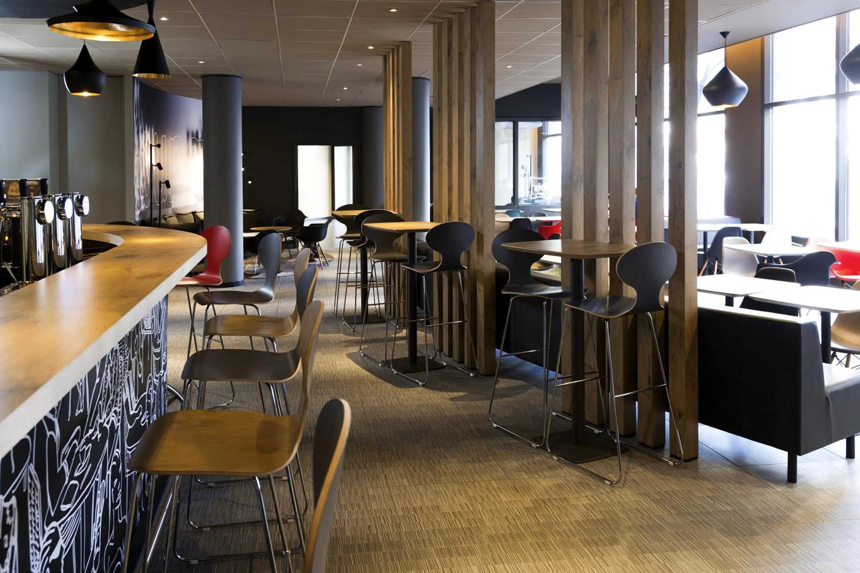 Lounge or bar in ibis Gent Centrum St. Baafs Kathedraal