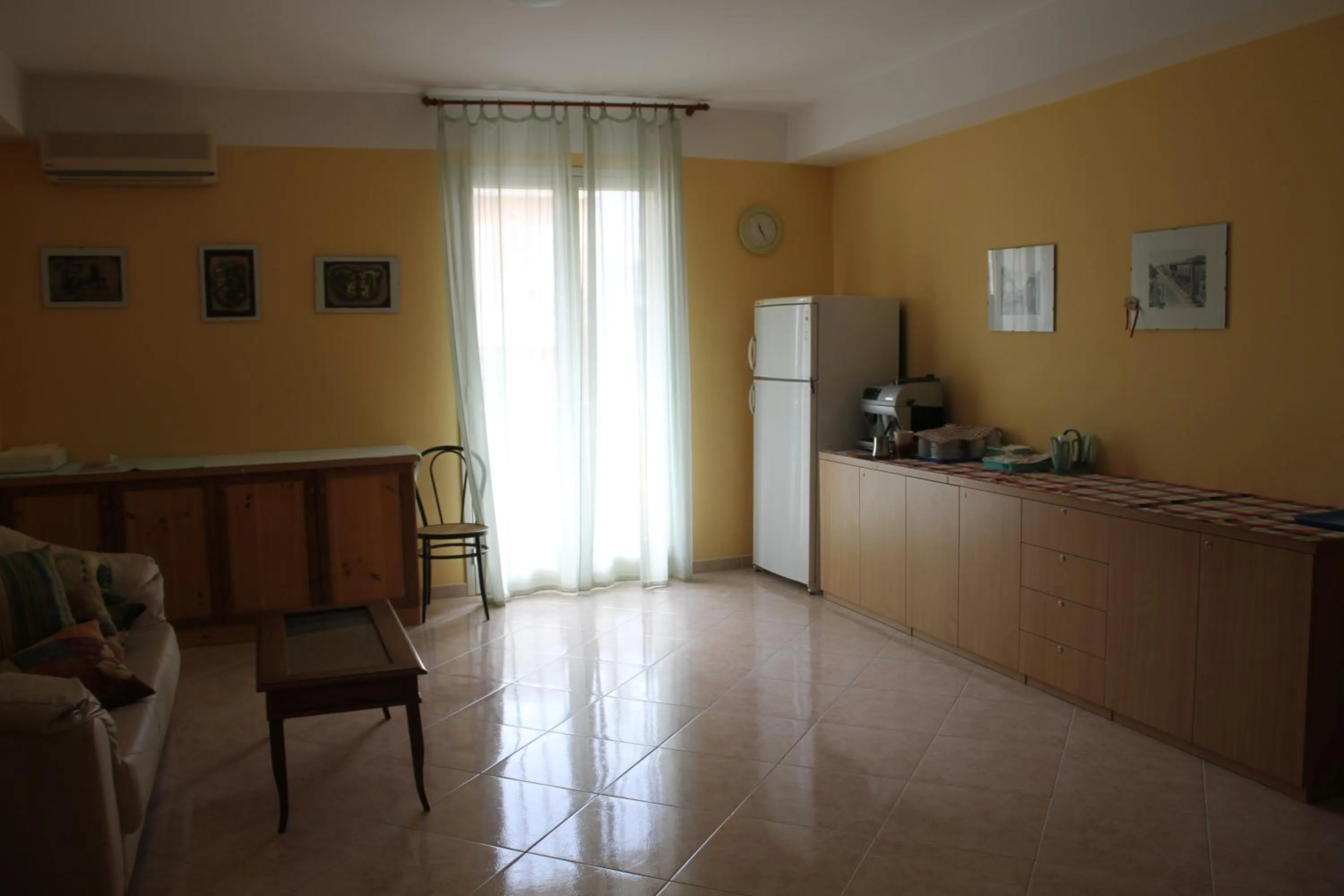 Communal lounge/ TV room in Garden House