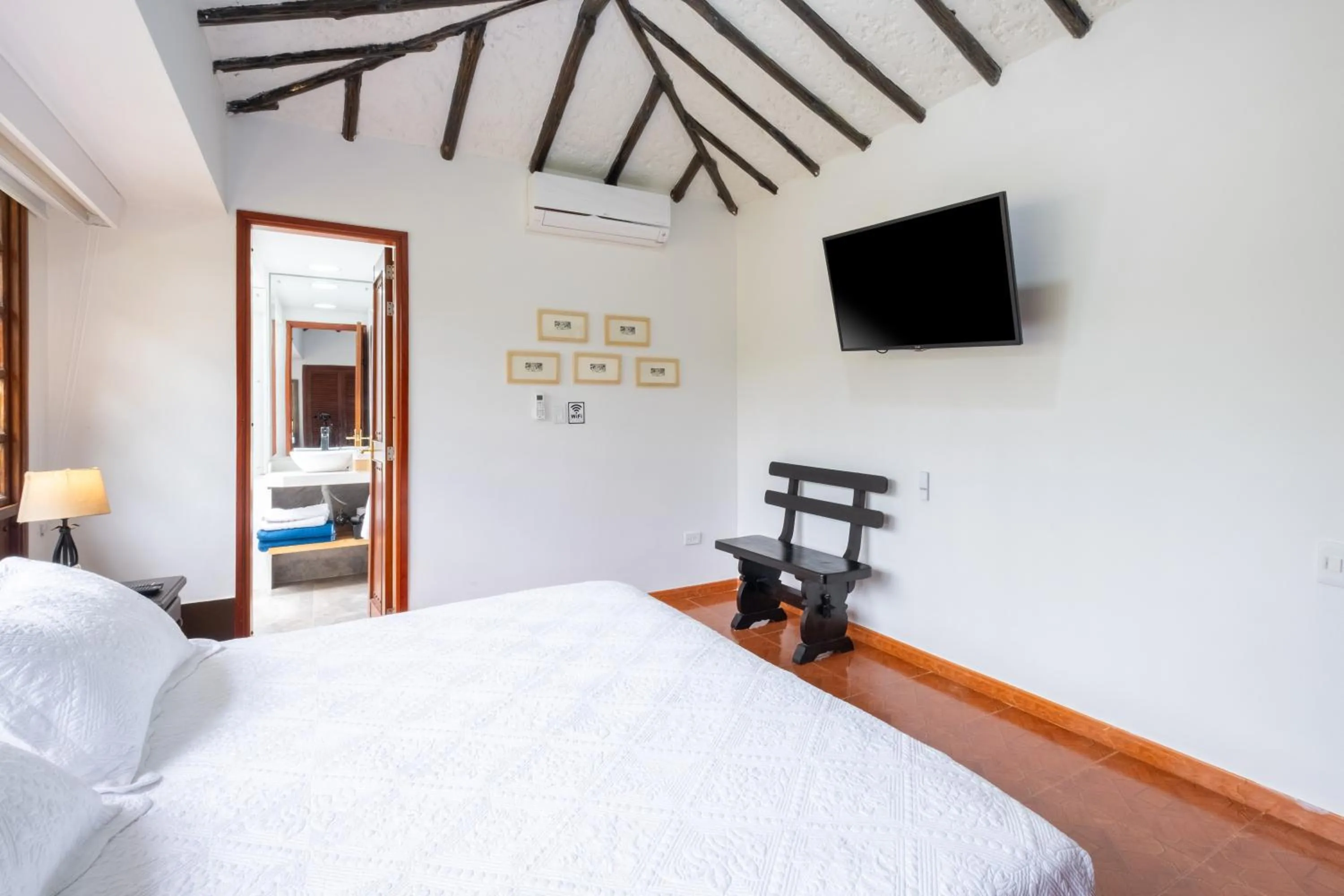 Bed in Hotel Chalet El Castillo by Majuva