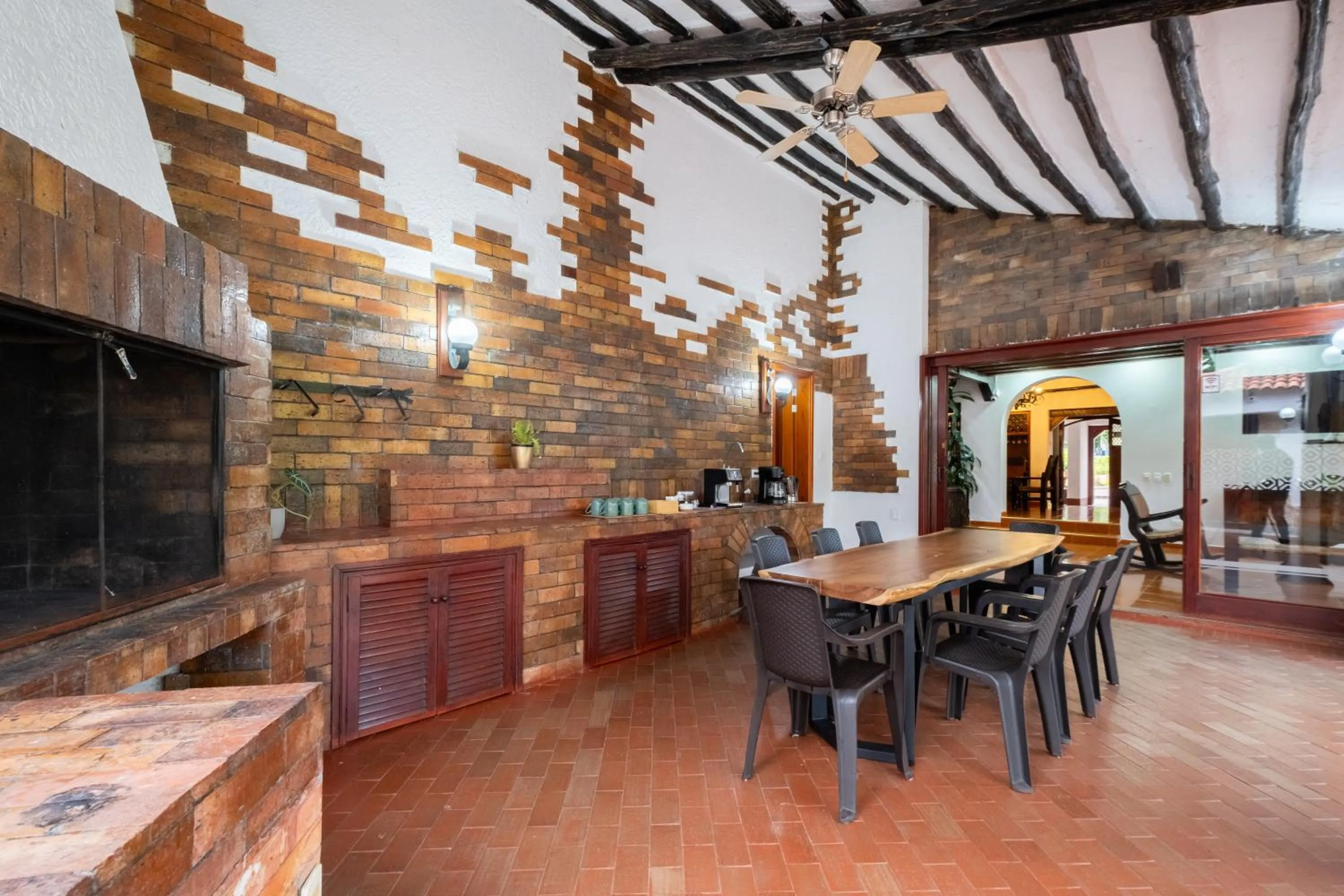 Coffee/tea facilities in Hotel Chalet El Castillo by Majuva