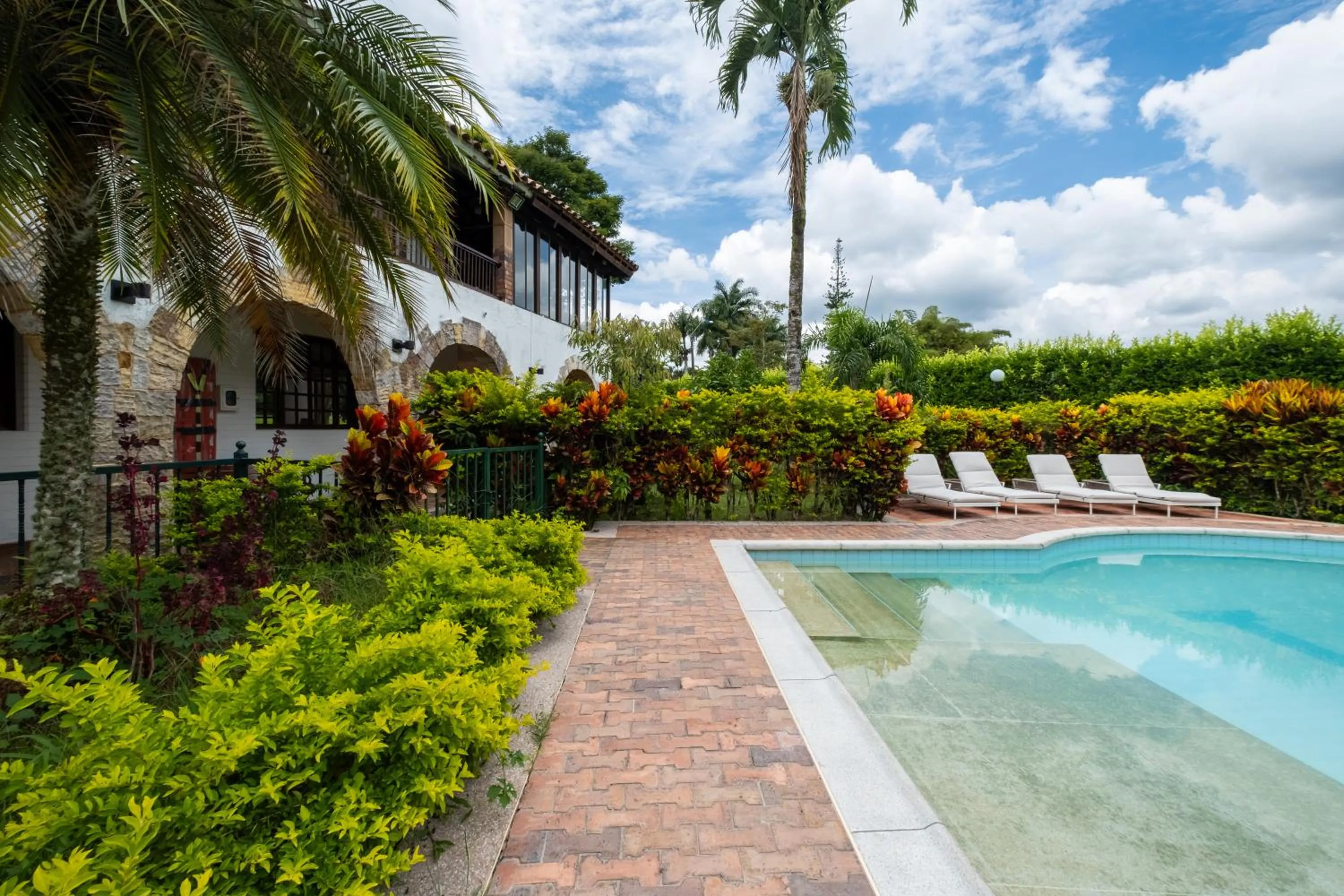 Day in Hotel Chalet El Castillo by Majuva