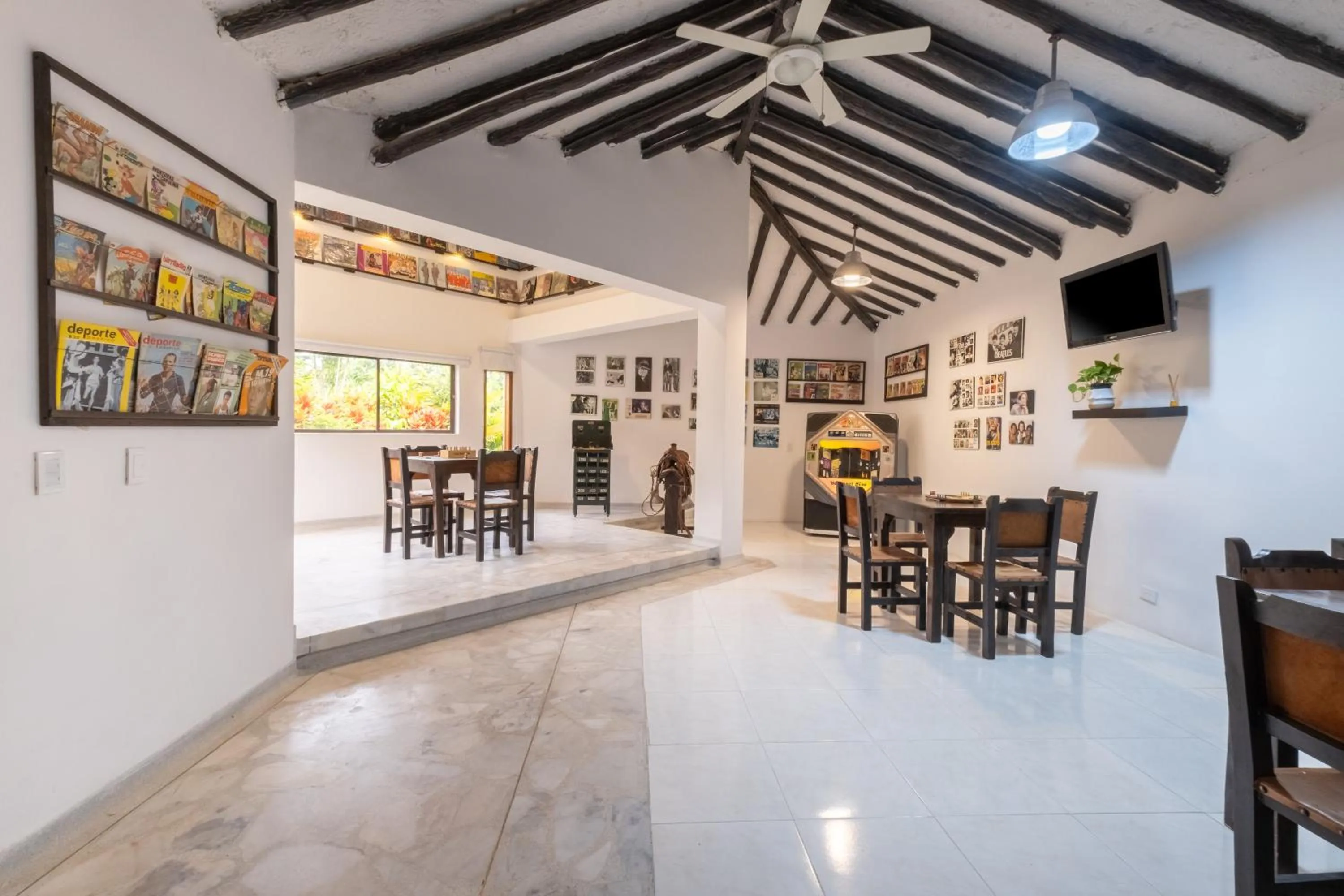 Hotel Chalet El Castillo by Majuva