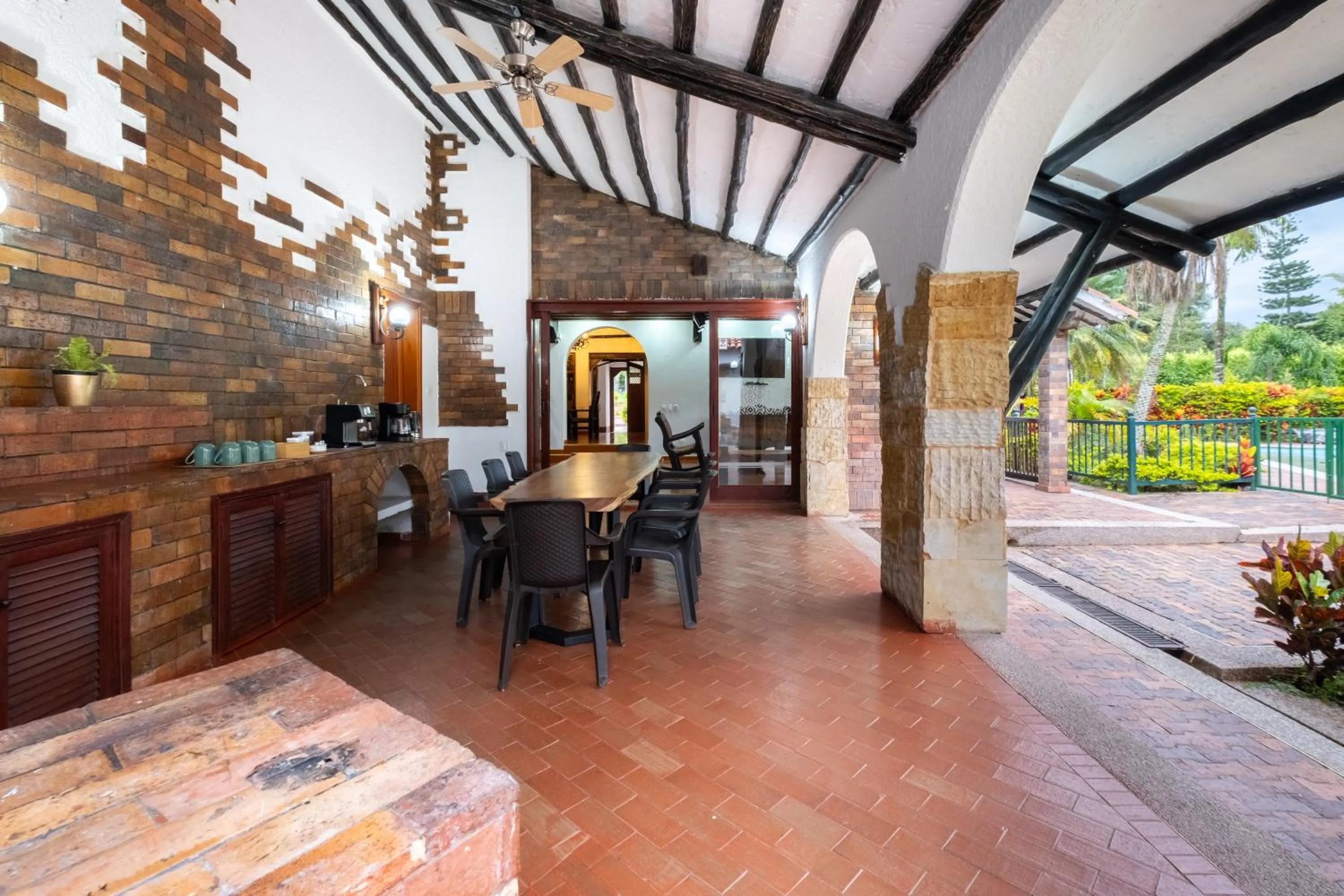 Hotel Chalet El Castillo by Majuva