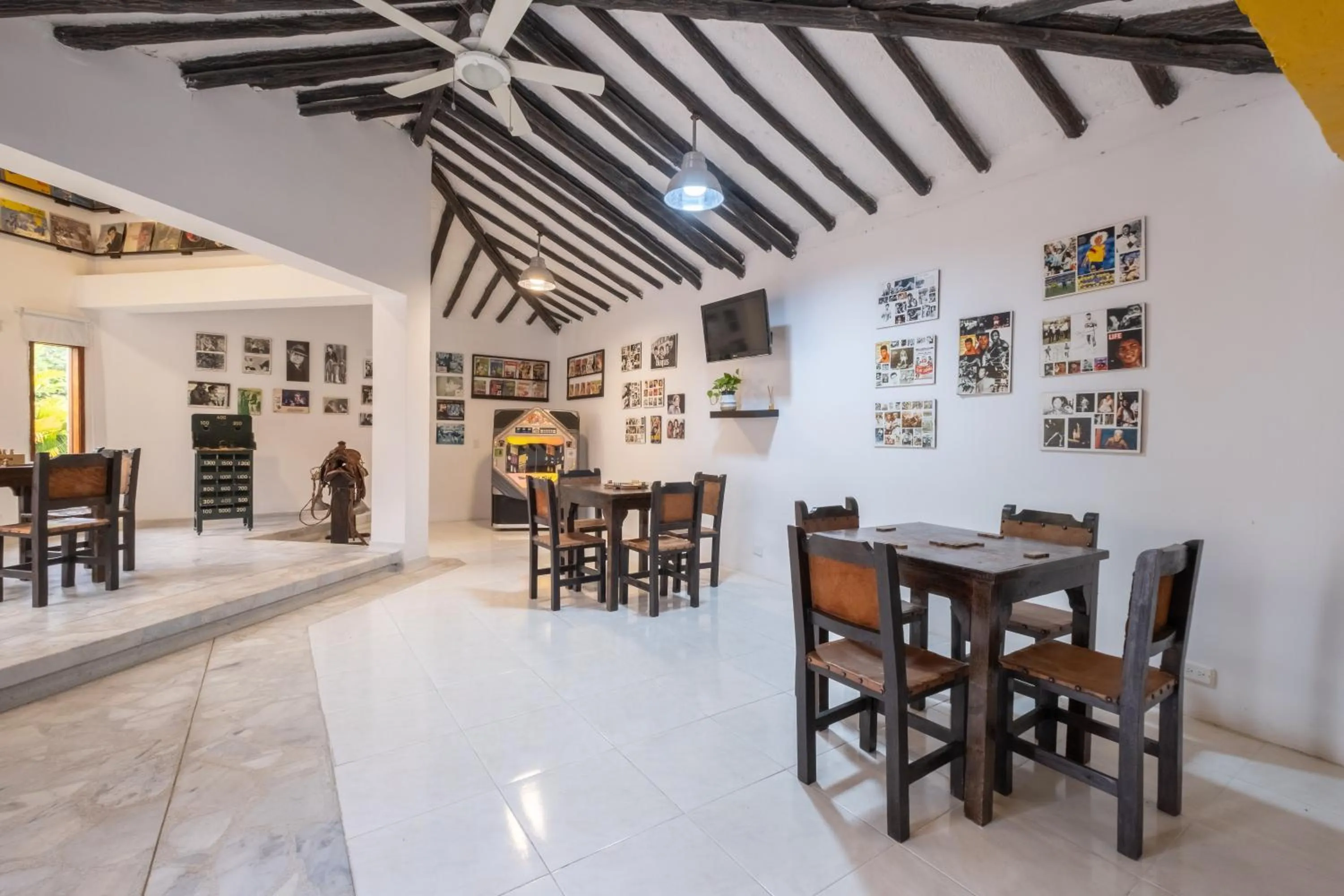 Hotel Chalet El Castillo by Majuva