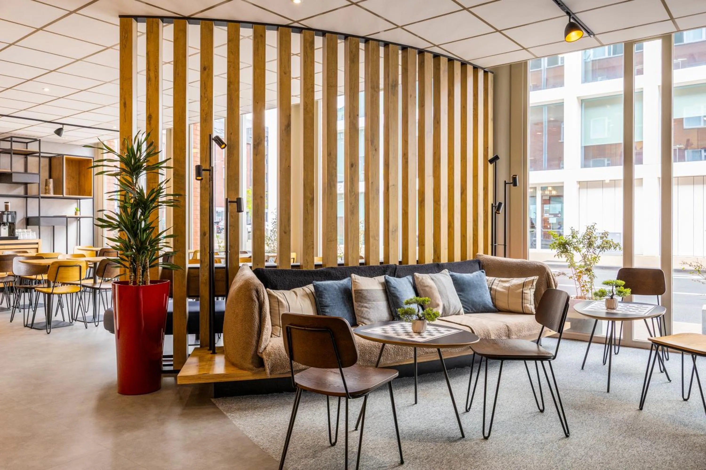 Lounge or bar in Ibis Namur Centre