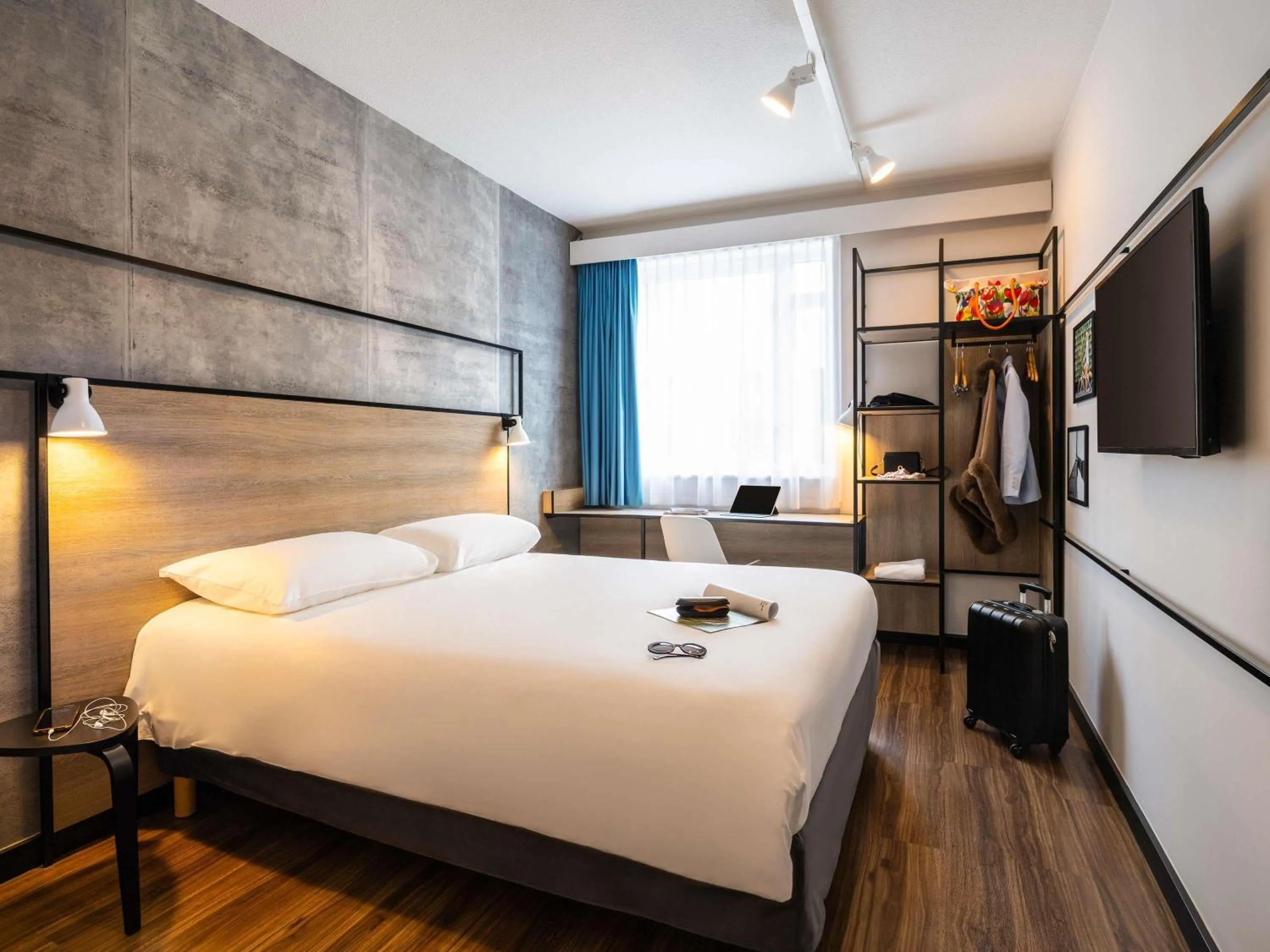 Property building, Bed in Ibis Namur Centre