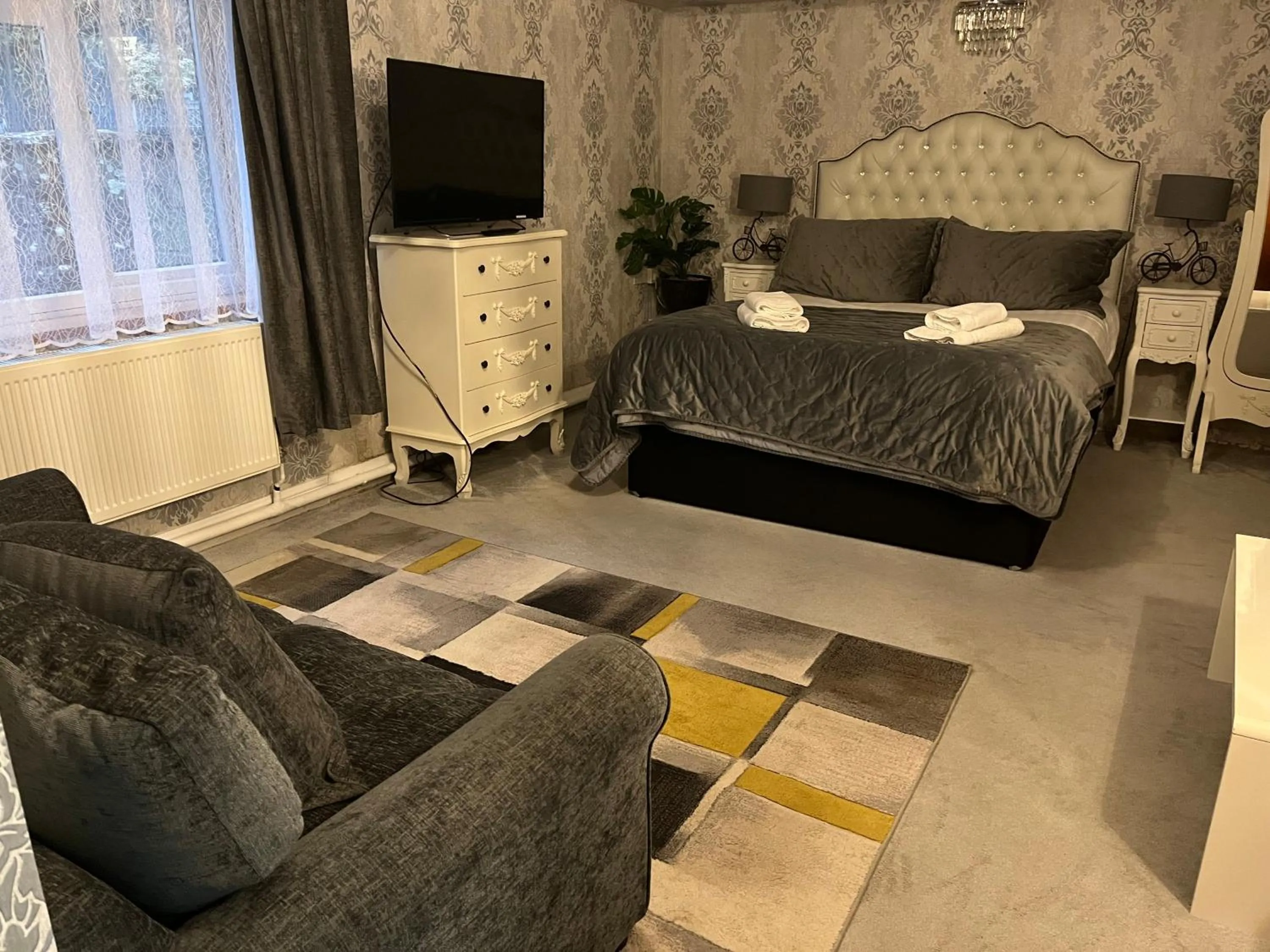 Bed in The Paddocks Hotel