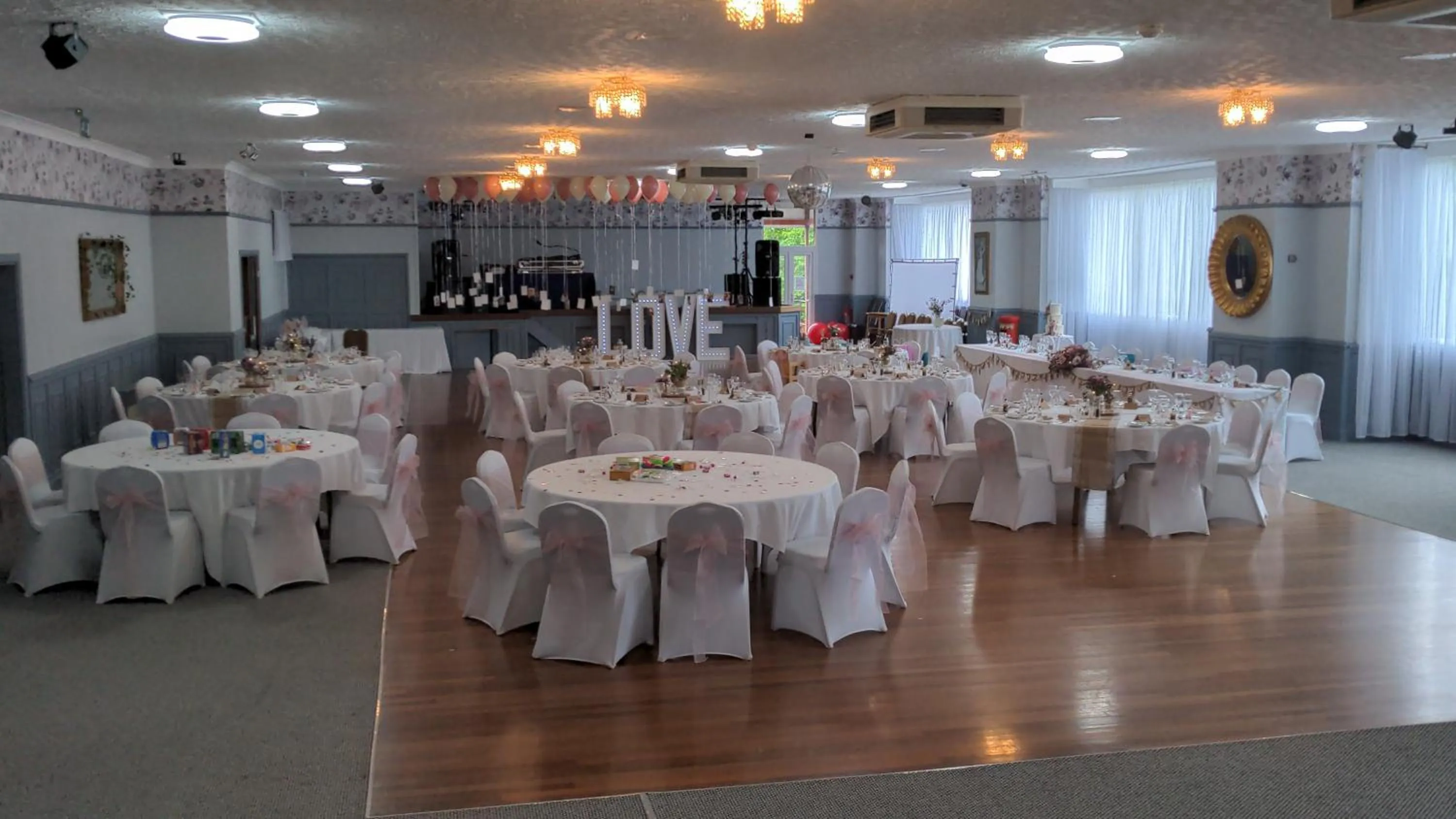 Restaurant/places to eat in The Paddocks Hotel