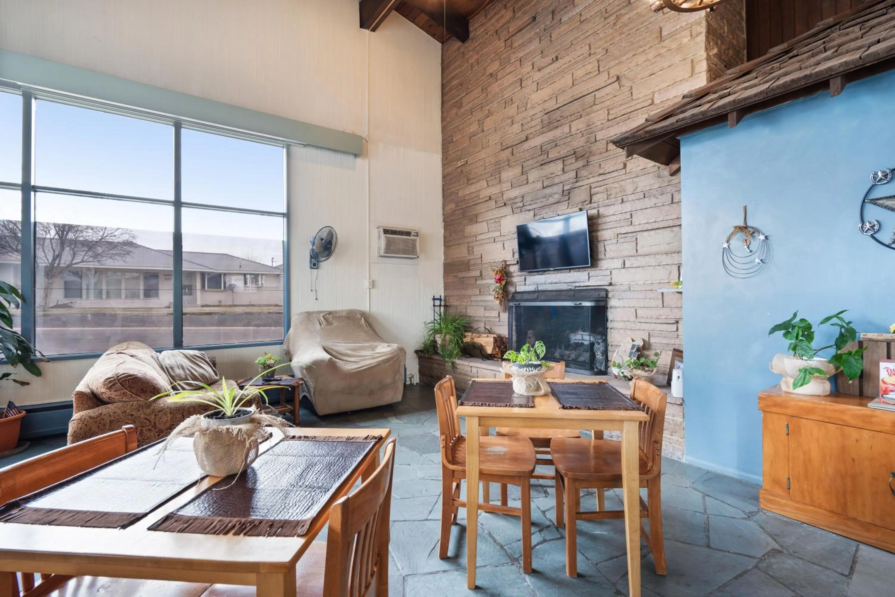 Lobby or reception in OYO Silver Spur Burns Hwy 20