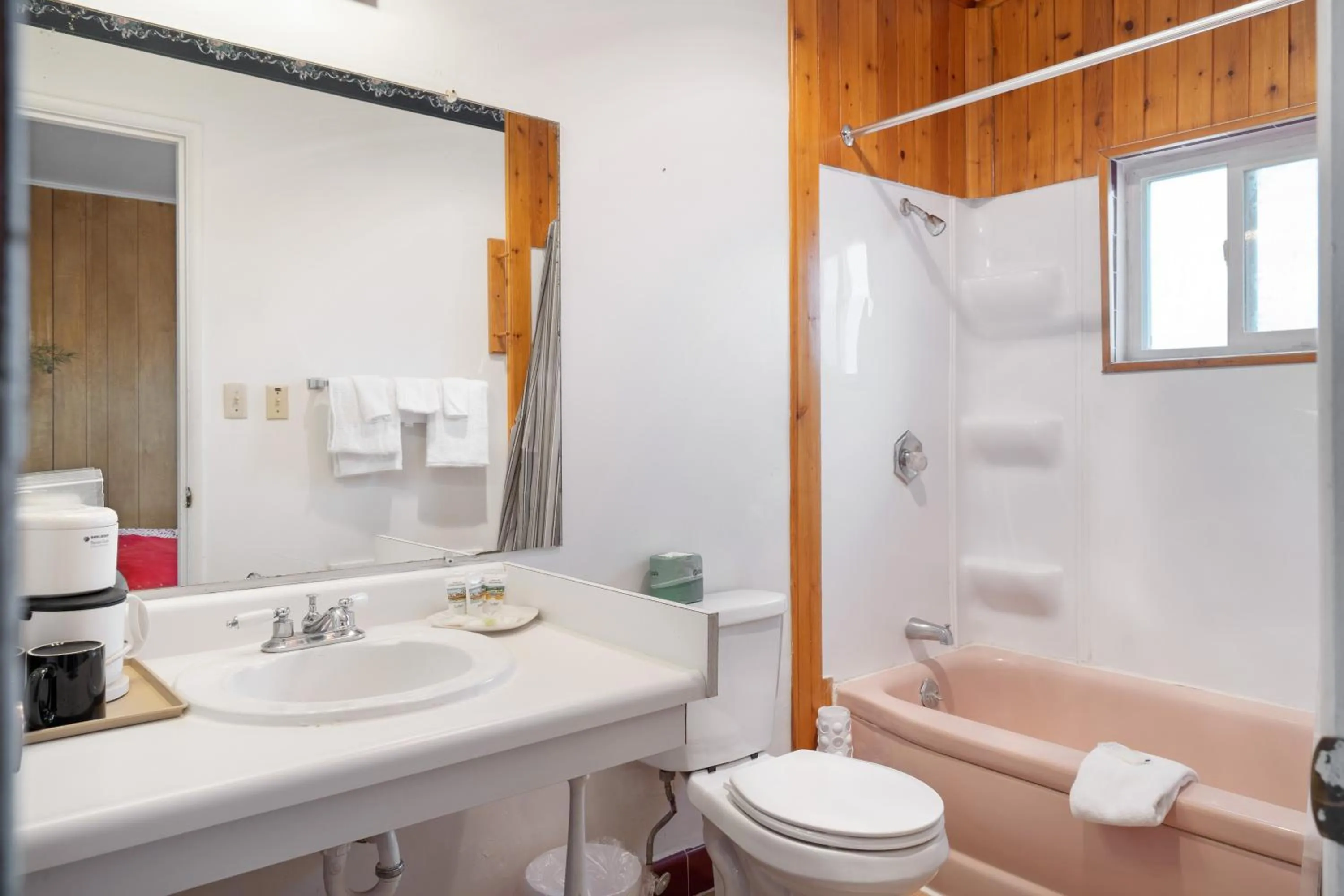 Bathroom in OYO Silver Spur Burns Hwy 20