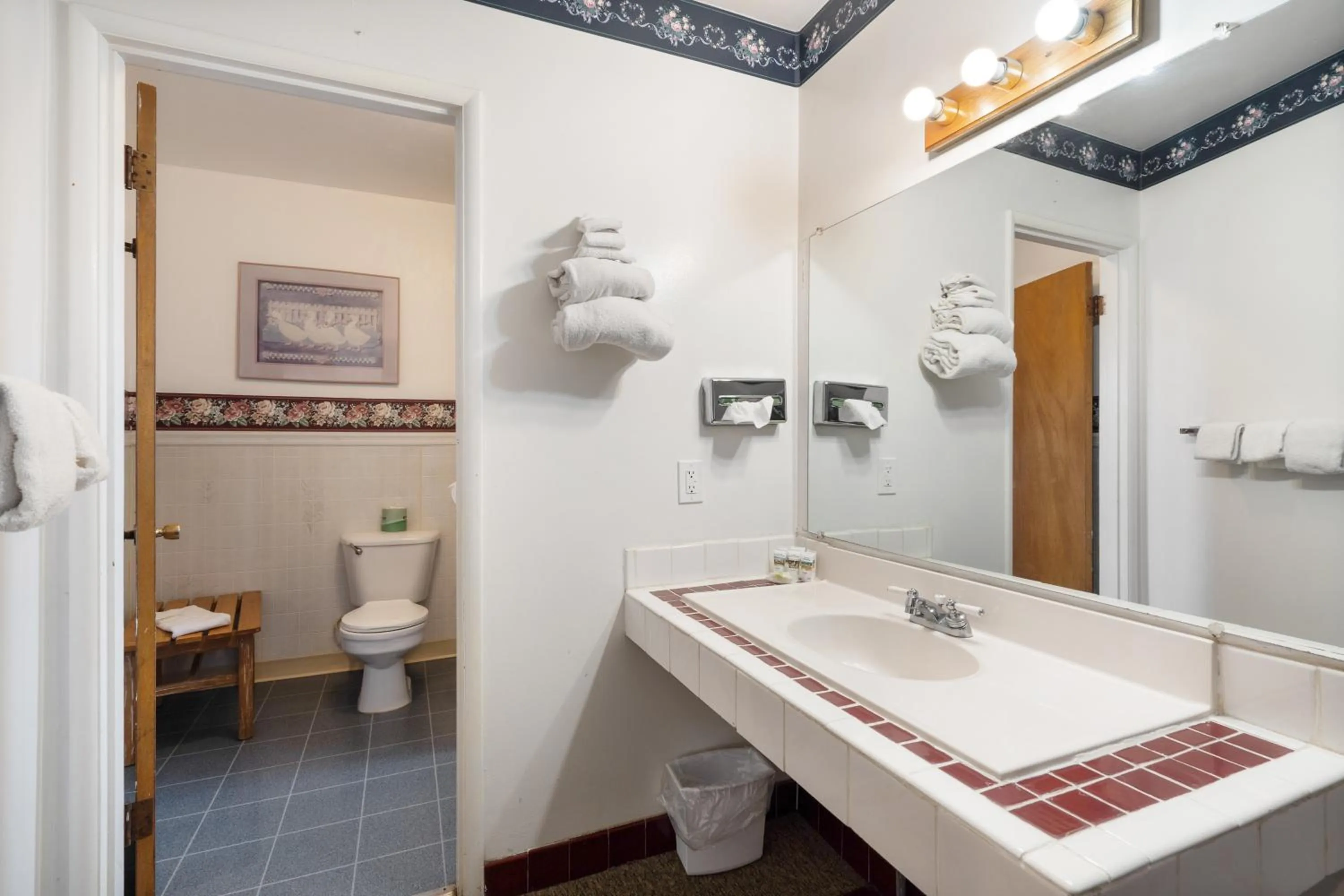 Bathroom in OYO Silver Spur Burns Hwy 20