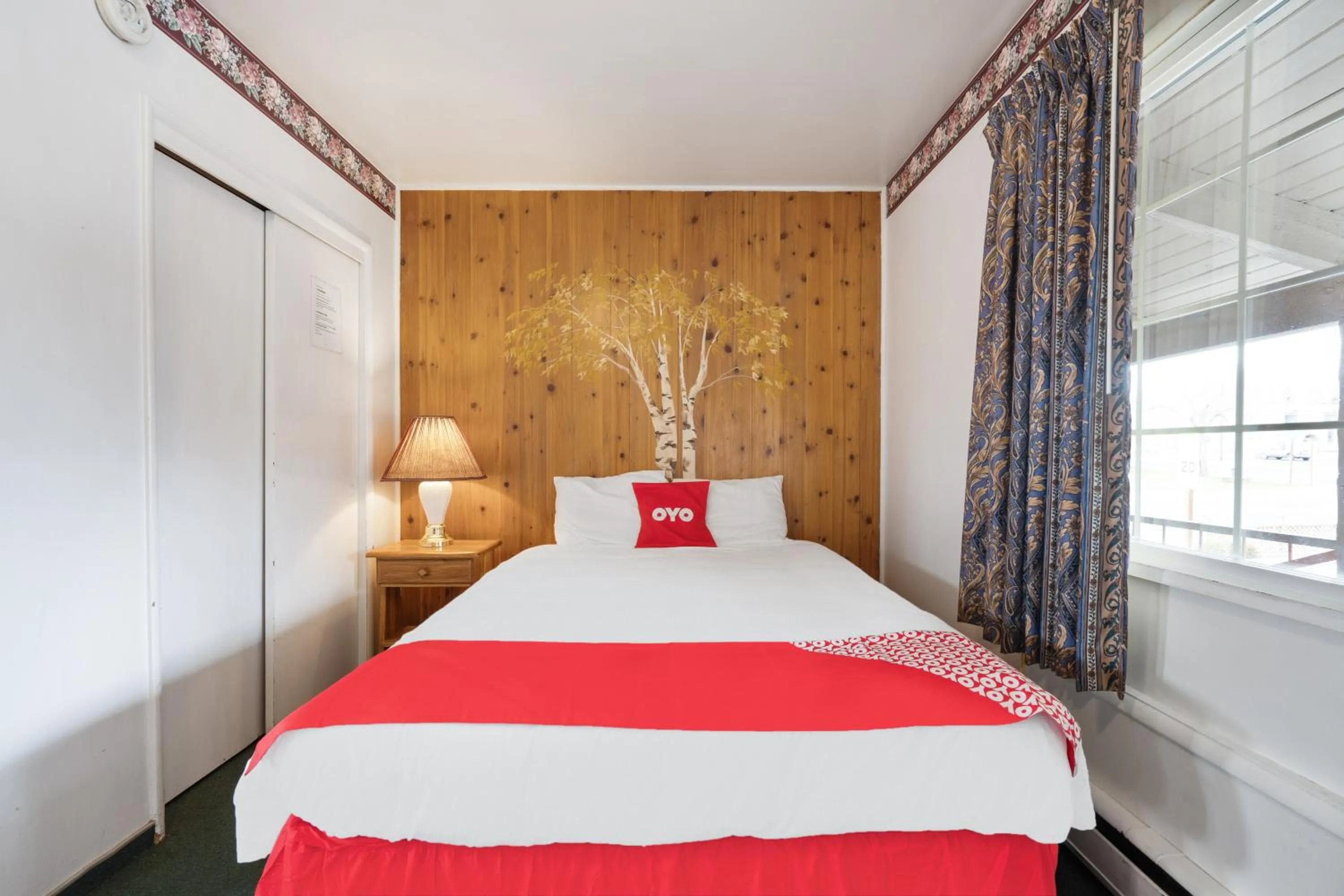 Bedroom in OYO Silver Spur Burns Hwy 20