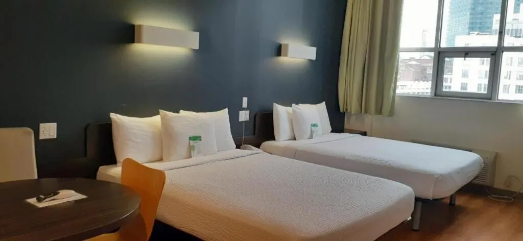 Bedroom, Bed in Feather Factory Hotel