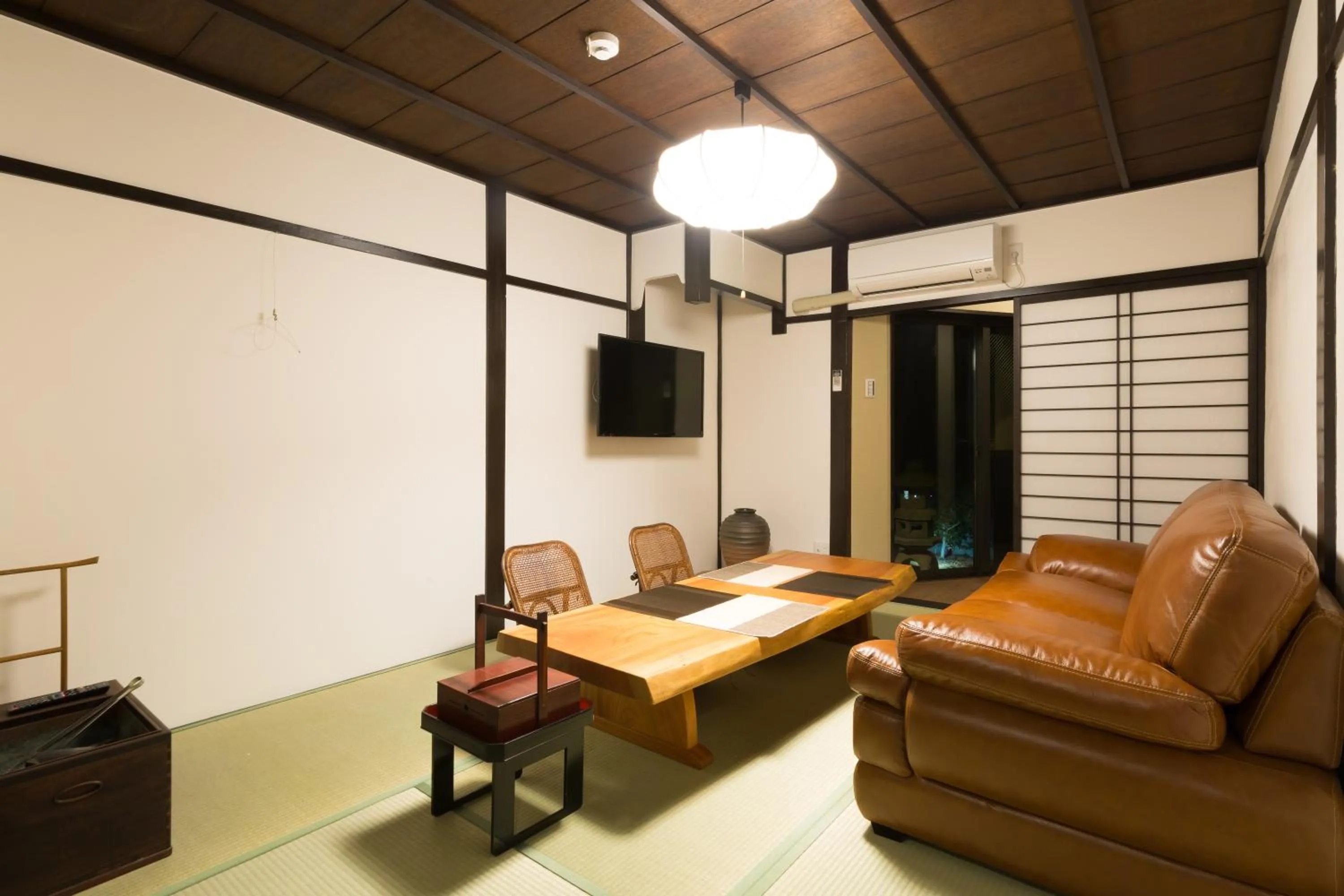 Living room in Kyotoya Suzakuan