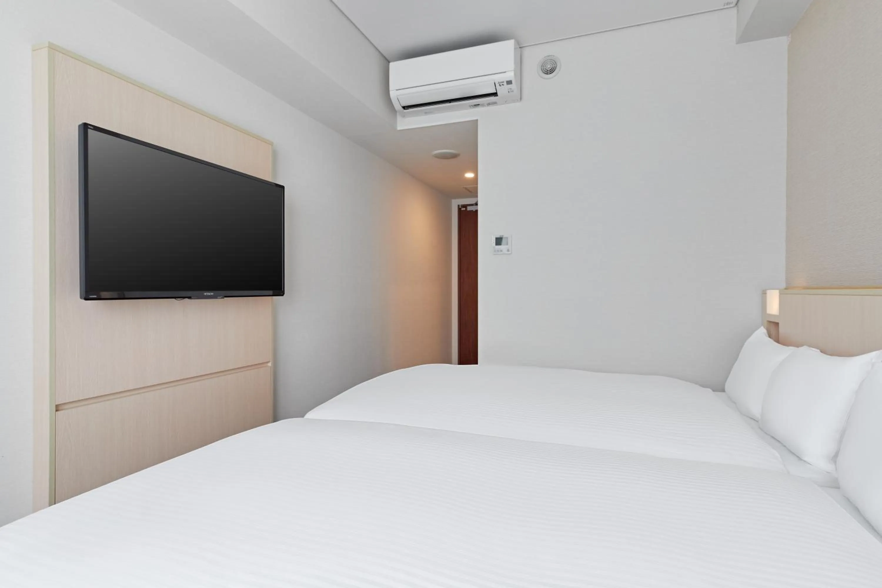 Bed in Sotetsu Fresa Inn Kyoto-Hachijoguchi