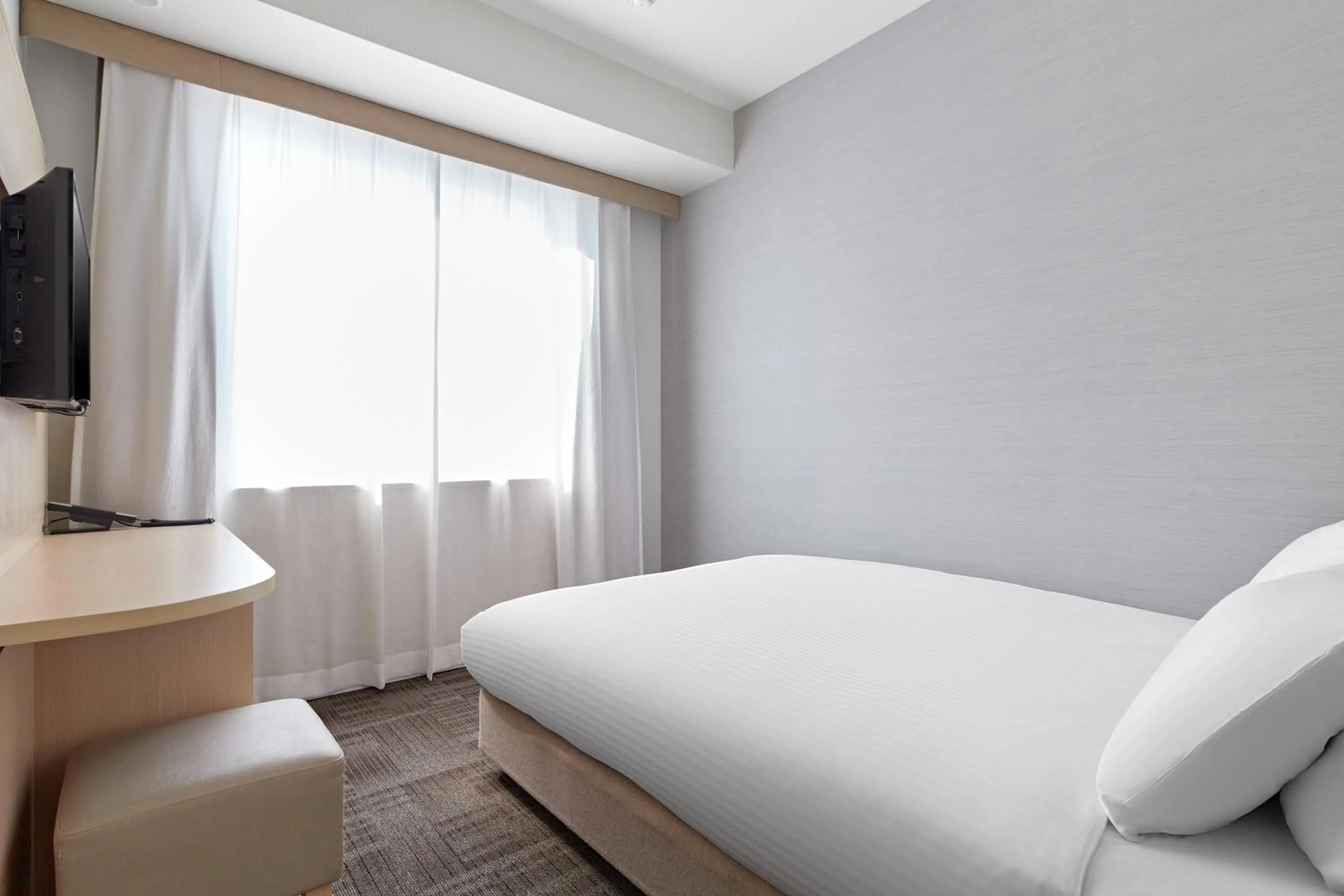 Bed in Sotetsu Fresa Inn Kyoto-Shijokarasuma