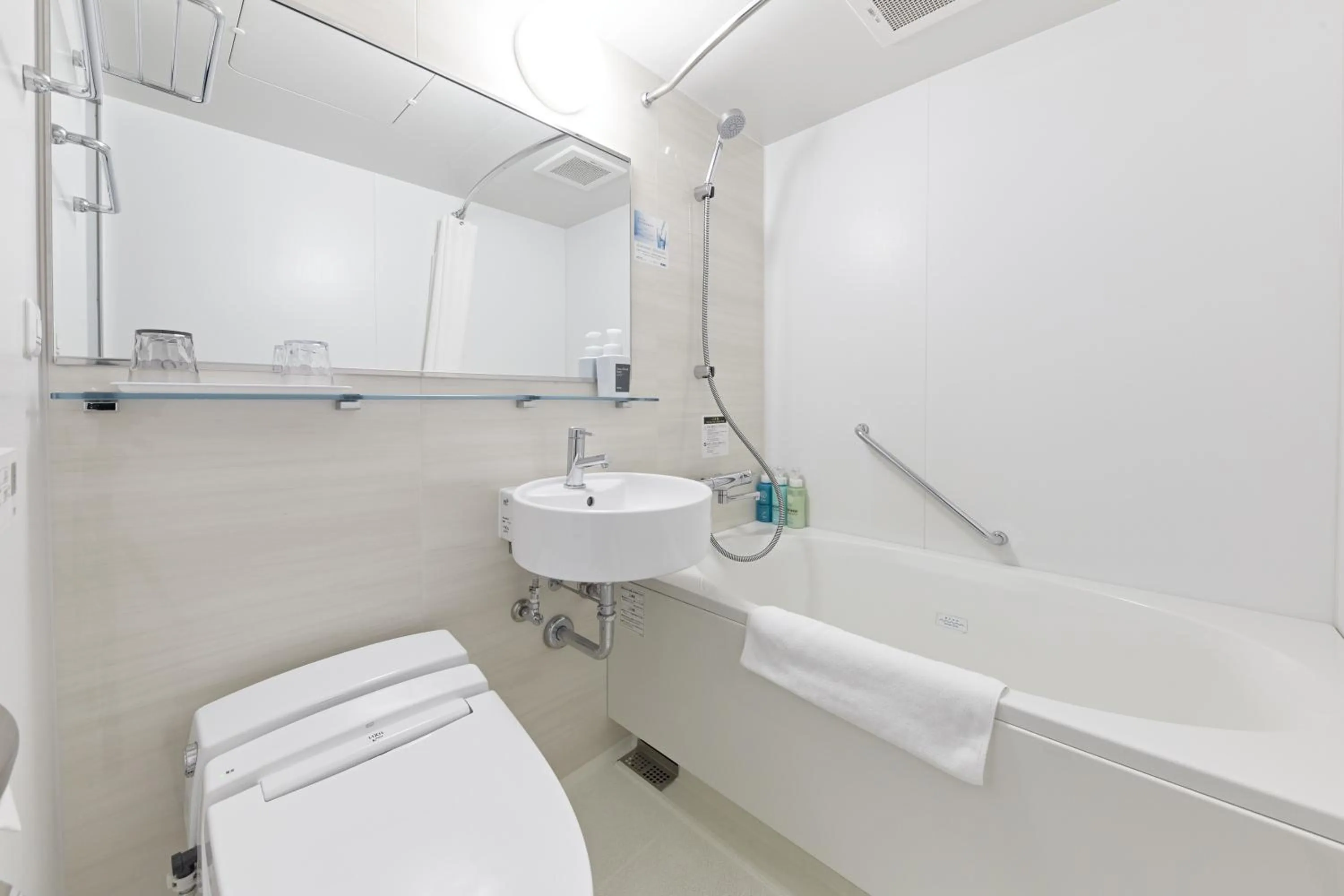 Shower in Sotetsu Fresa Inn Kyoto-Shijokarasuma