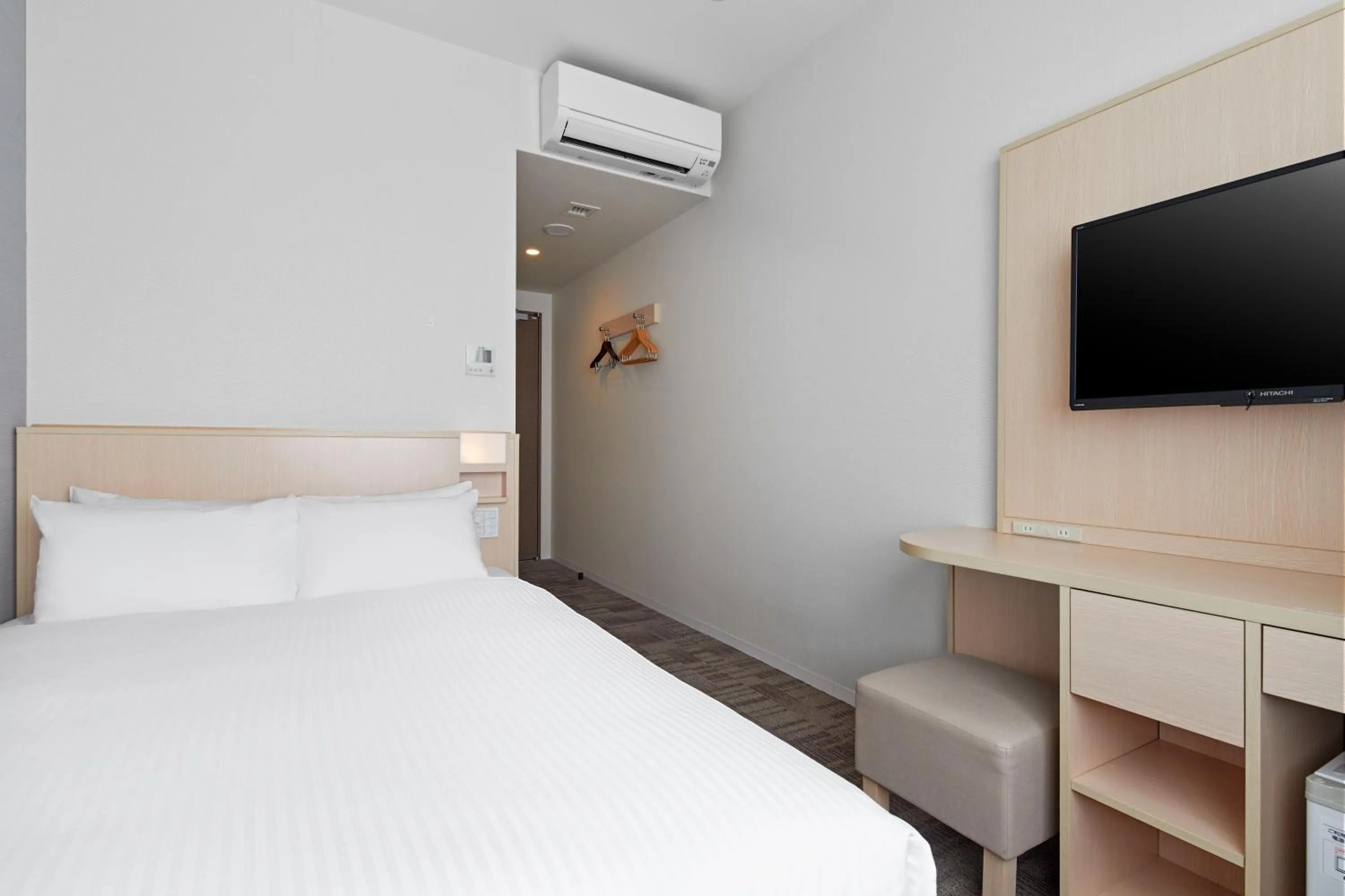 Bed in Sotetsu Fresa Inn Kyoto-Shijokarasuma