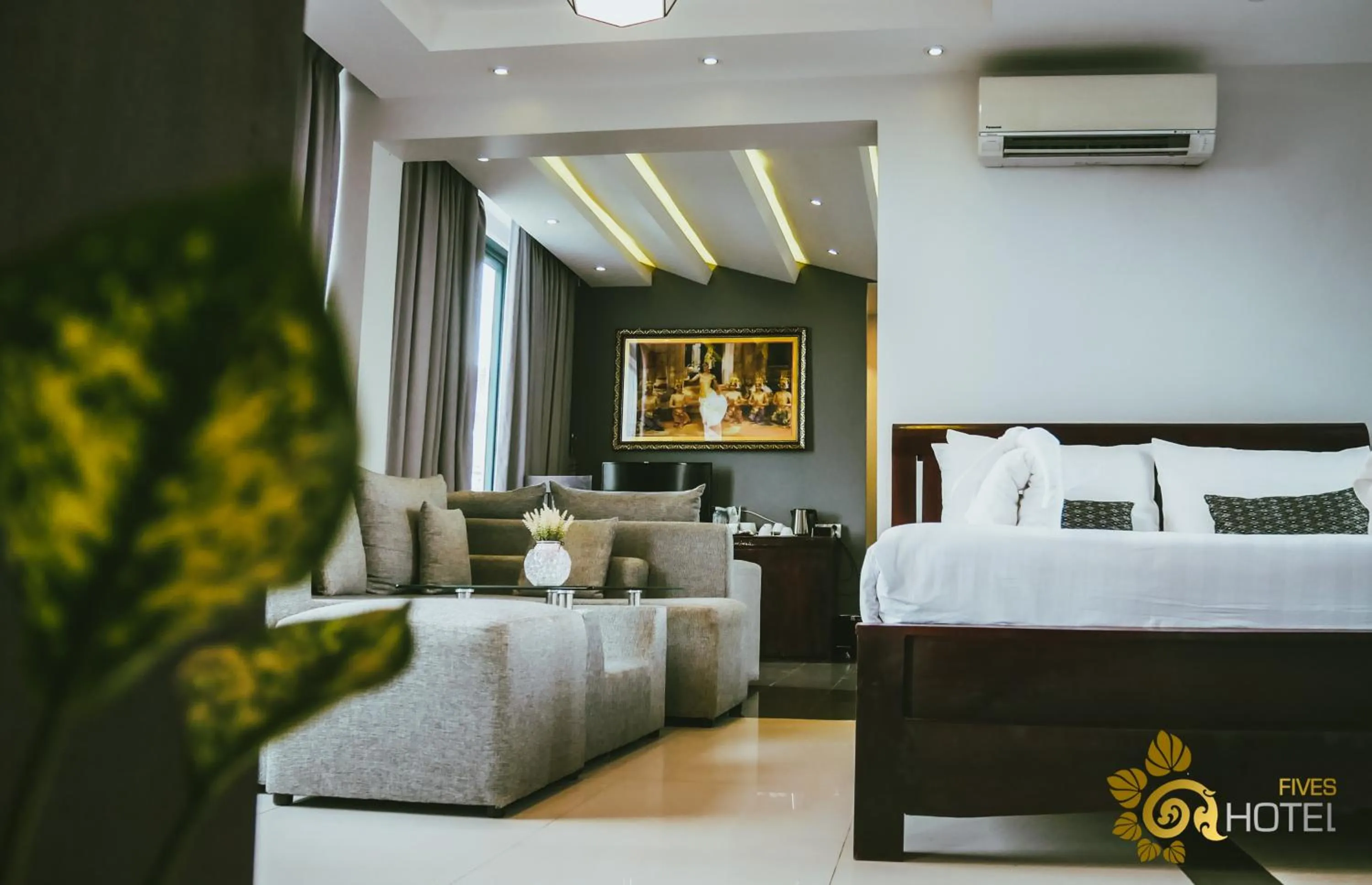 Bedroom, Bed in Hotel Five.S