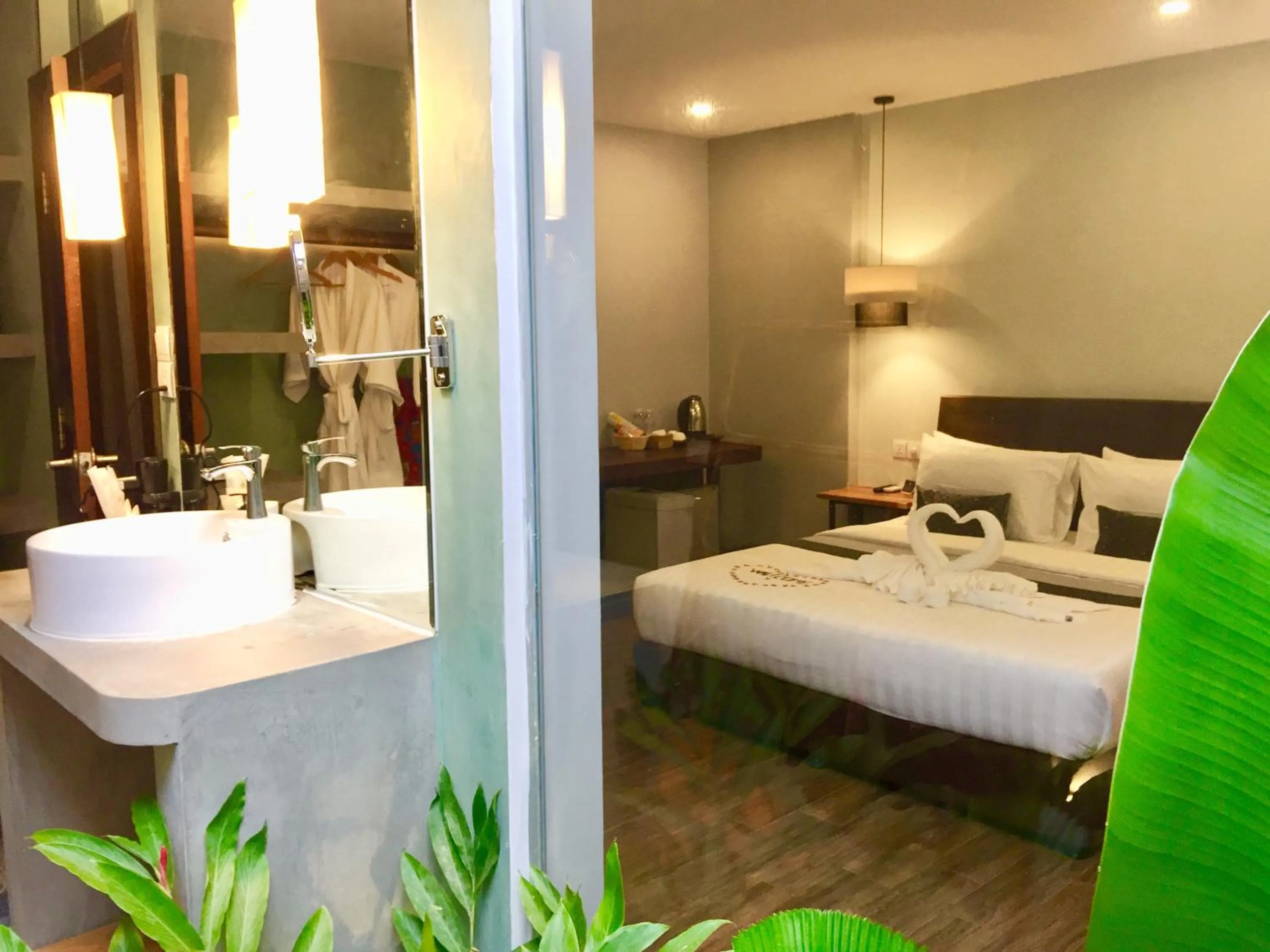 Photo of the whole room, Bed in Hotel Five.S