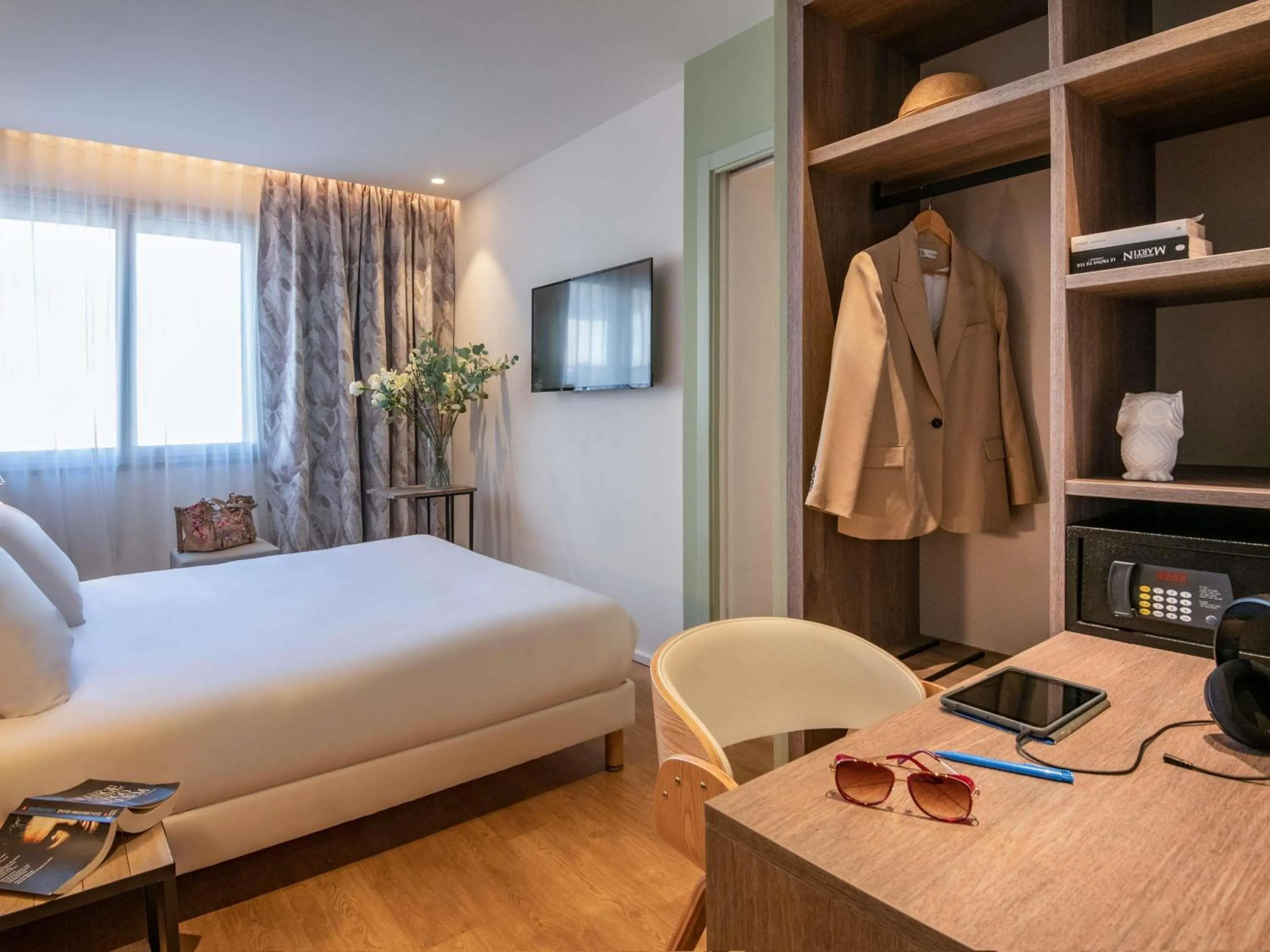 Bedroom, Bed in ibis Styles Beaulieu sur Mer