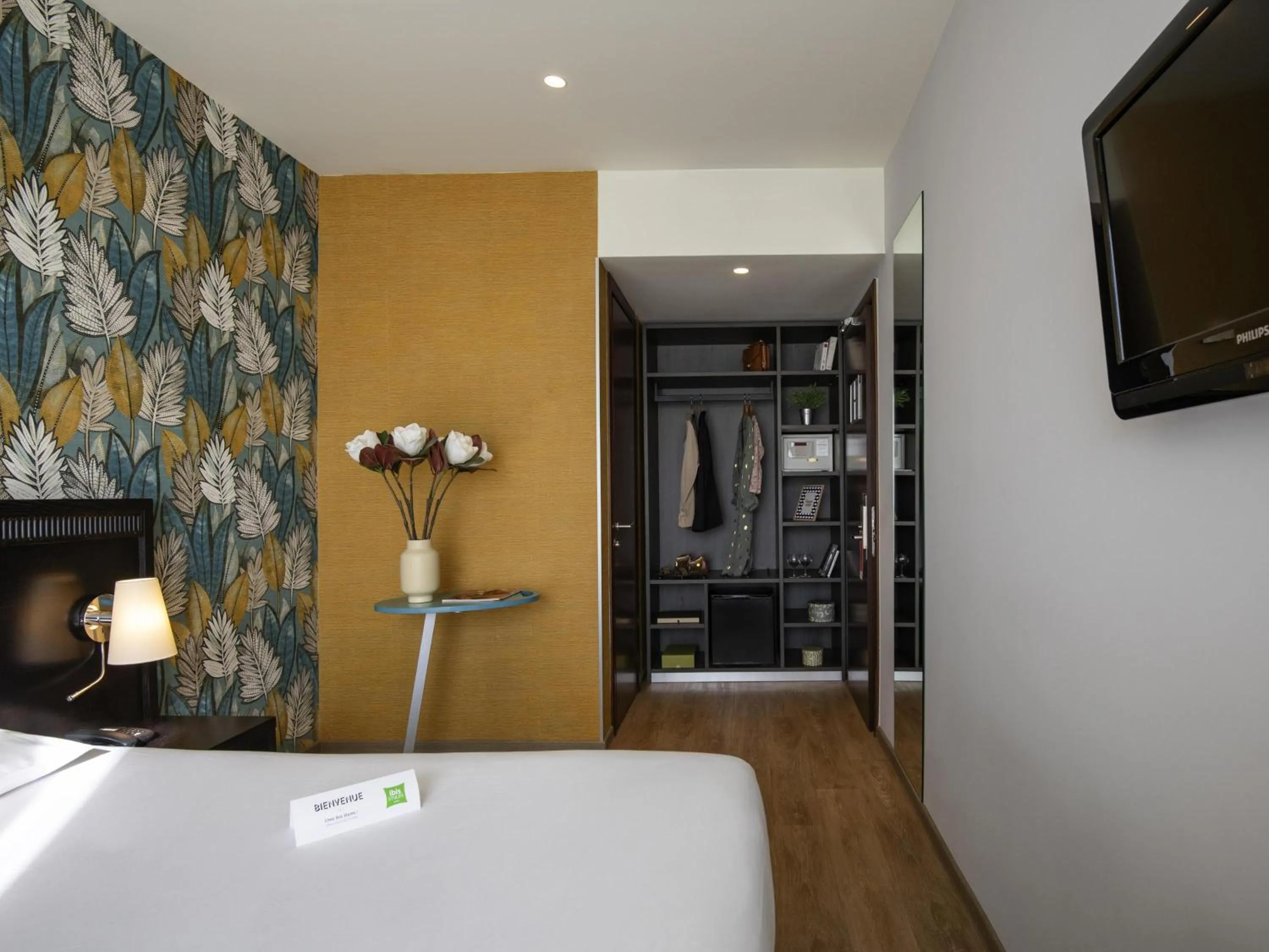Bedroom, Bed in ibis Styles Beaulieu sur Mer