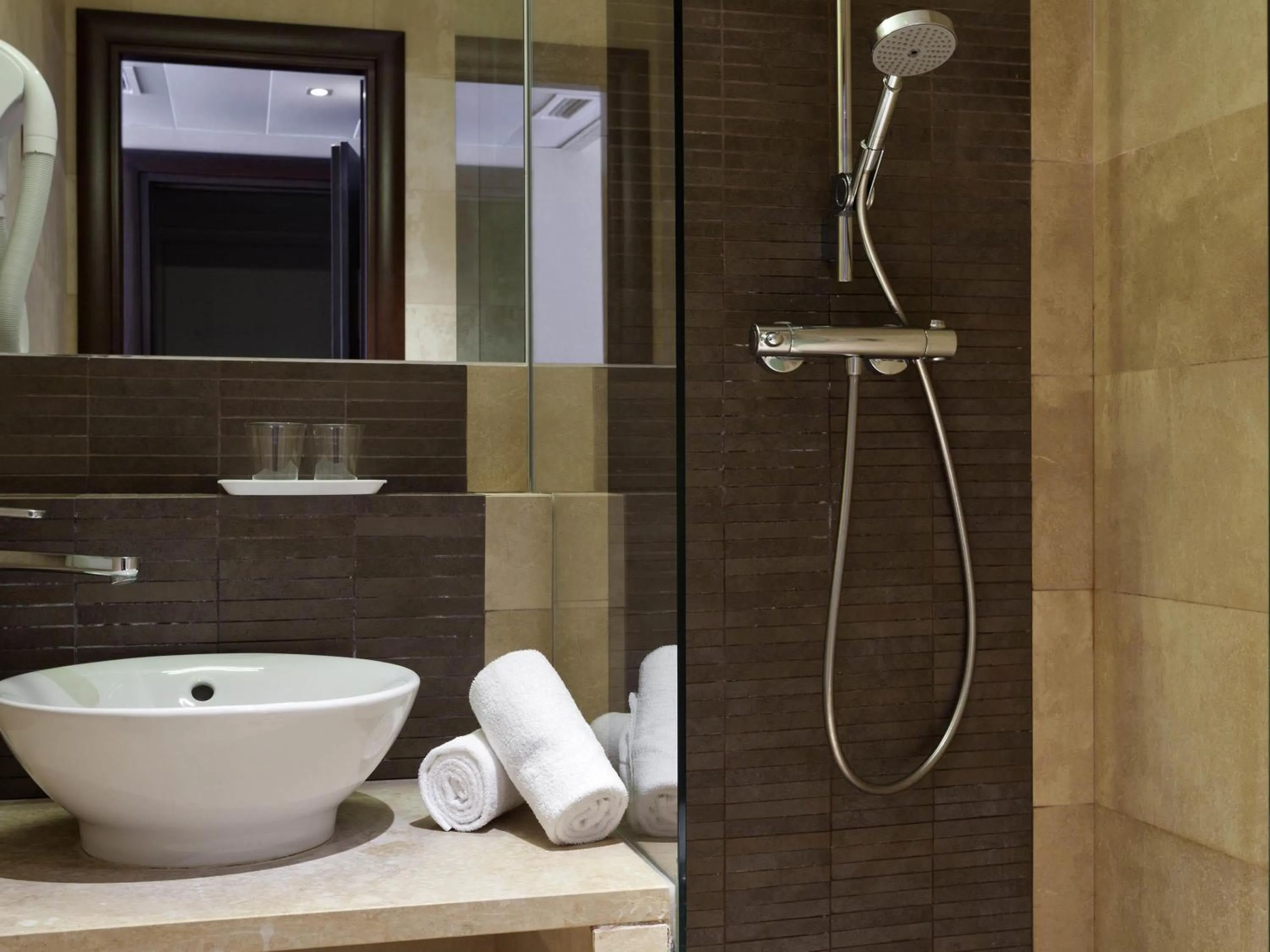 Bedroom in ibis Styles Beaulieu sur Mer