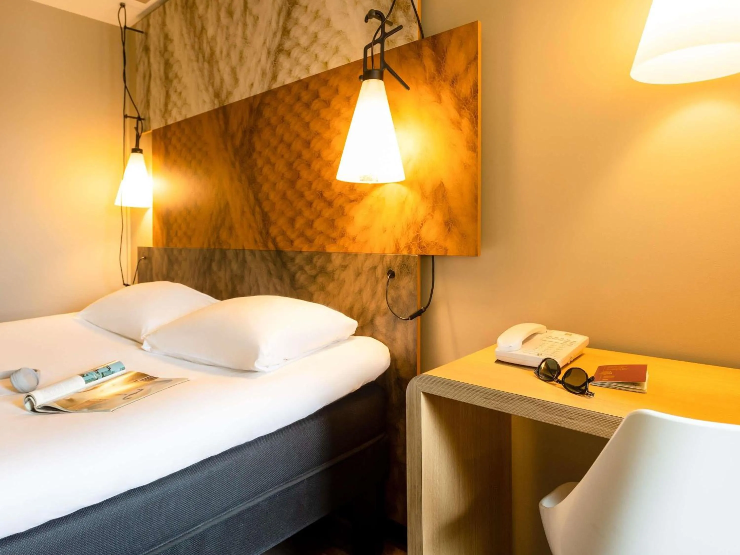 Bedroom, Bed in ibis Leuven Centrum